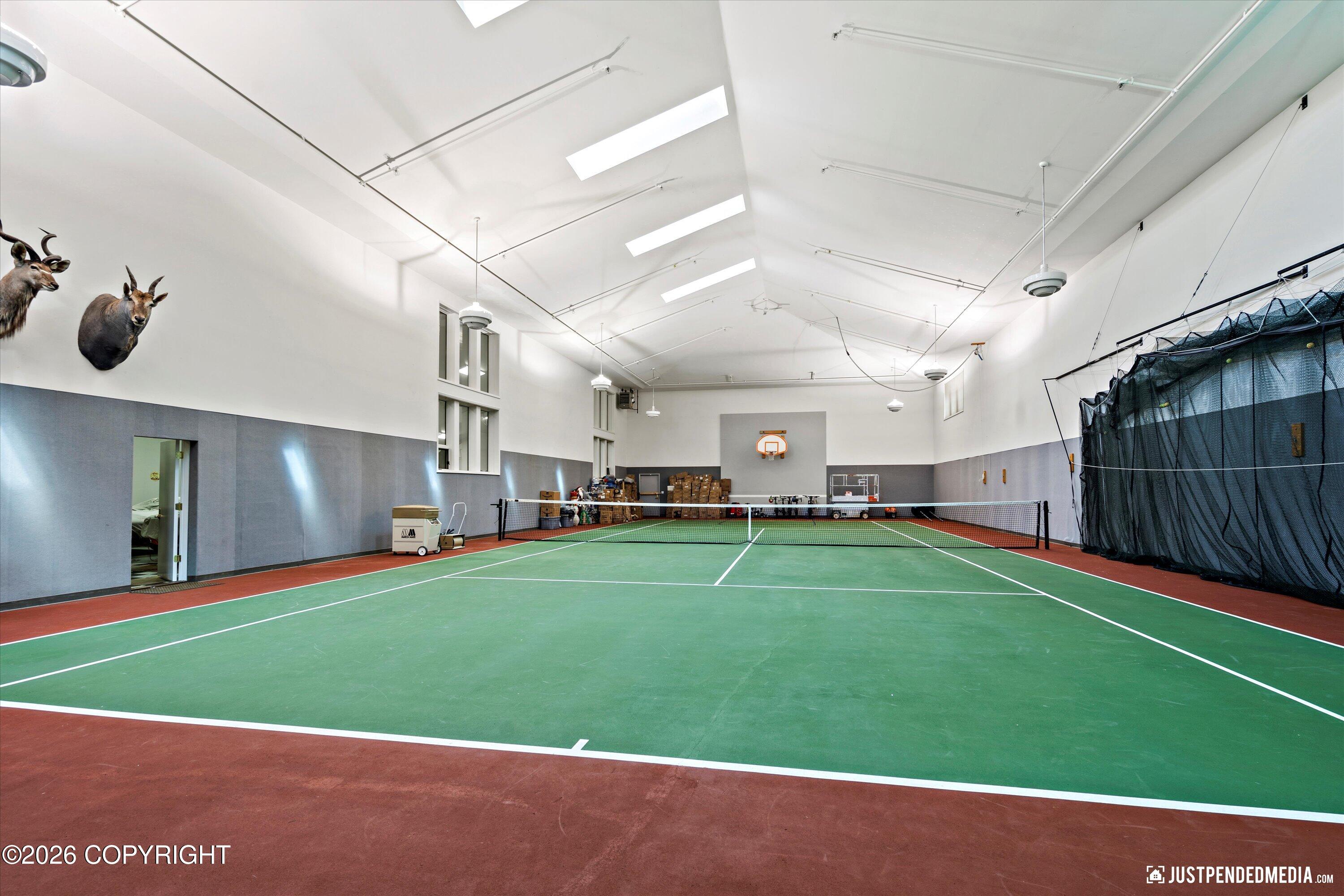 9900 Hillhaven Circle