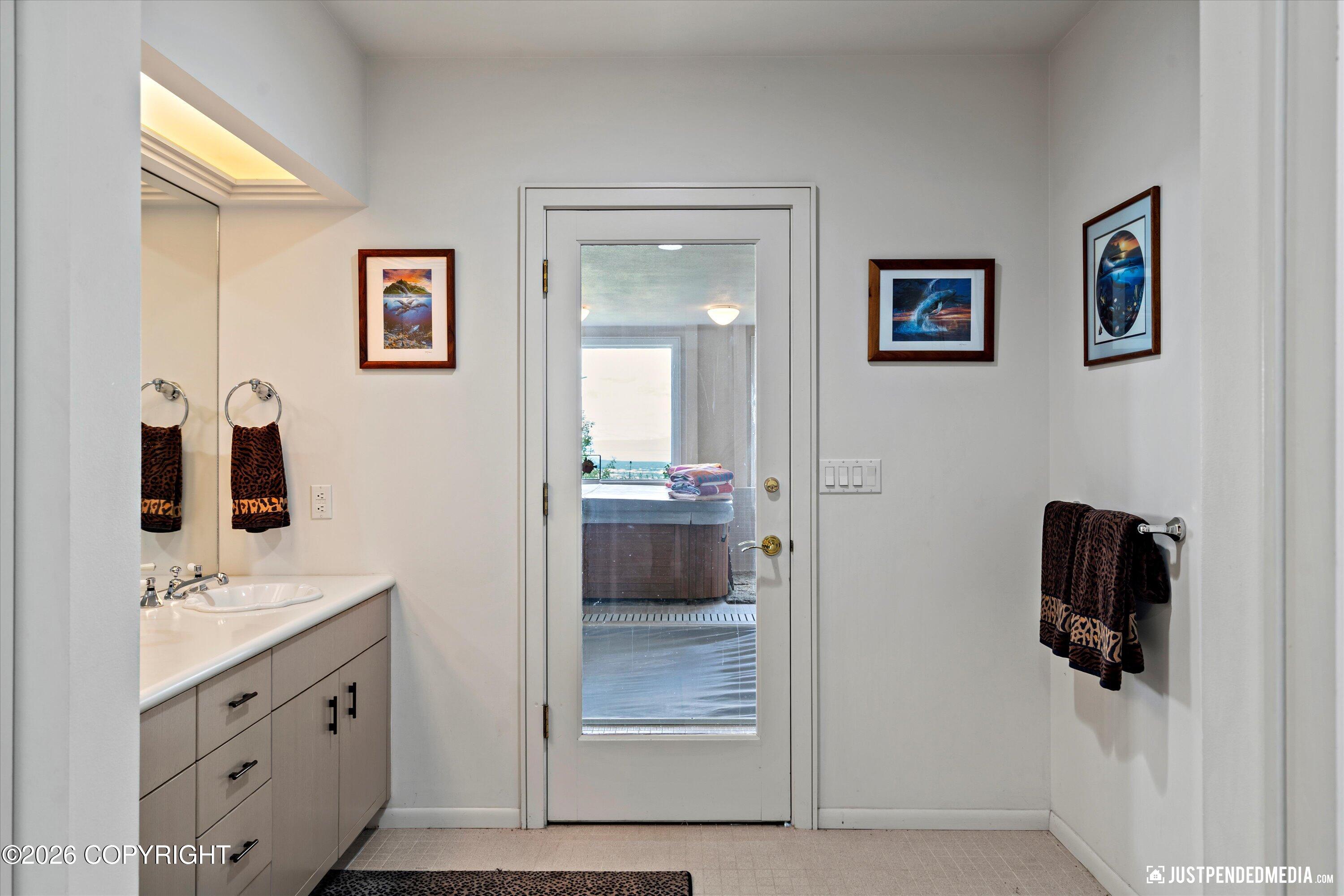 9900 Hillhaven Circle