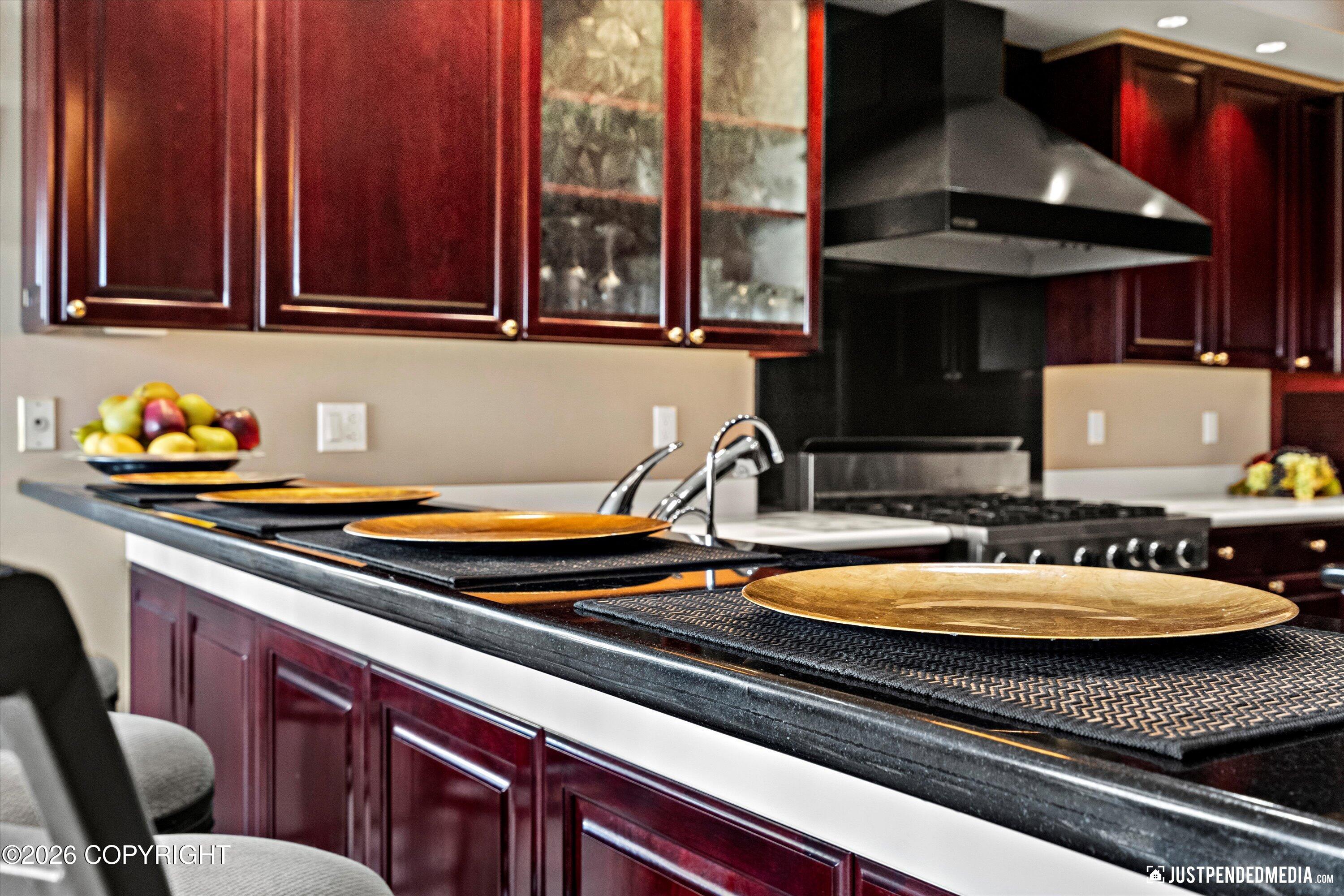 9900 Hillhaven Circle