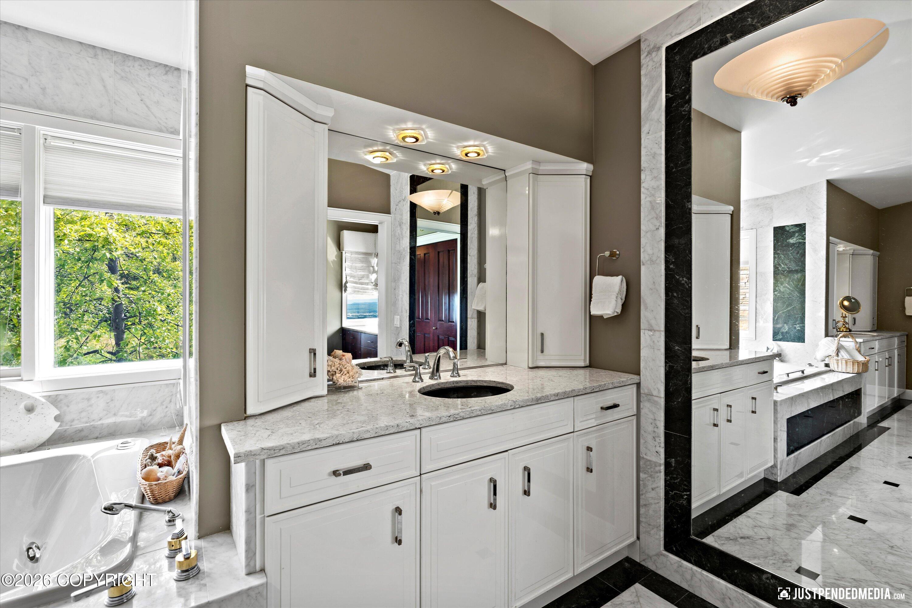 9900 Hillhaven Circle