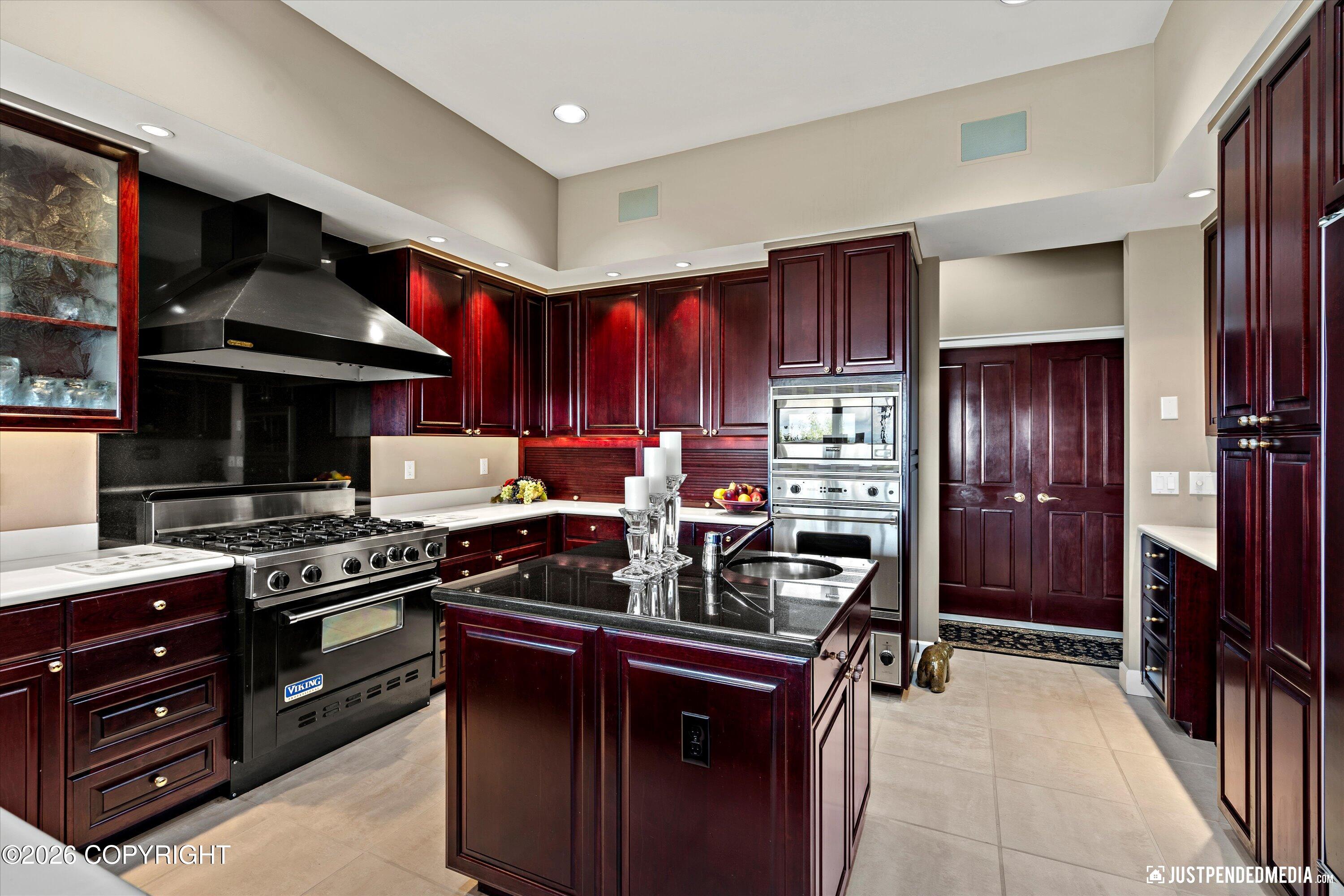 9900 Hillhaven Circle