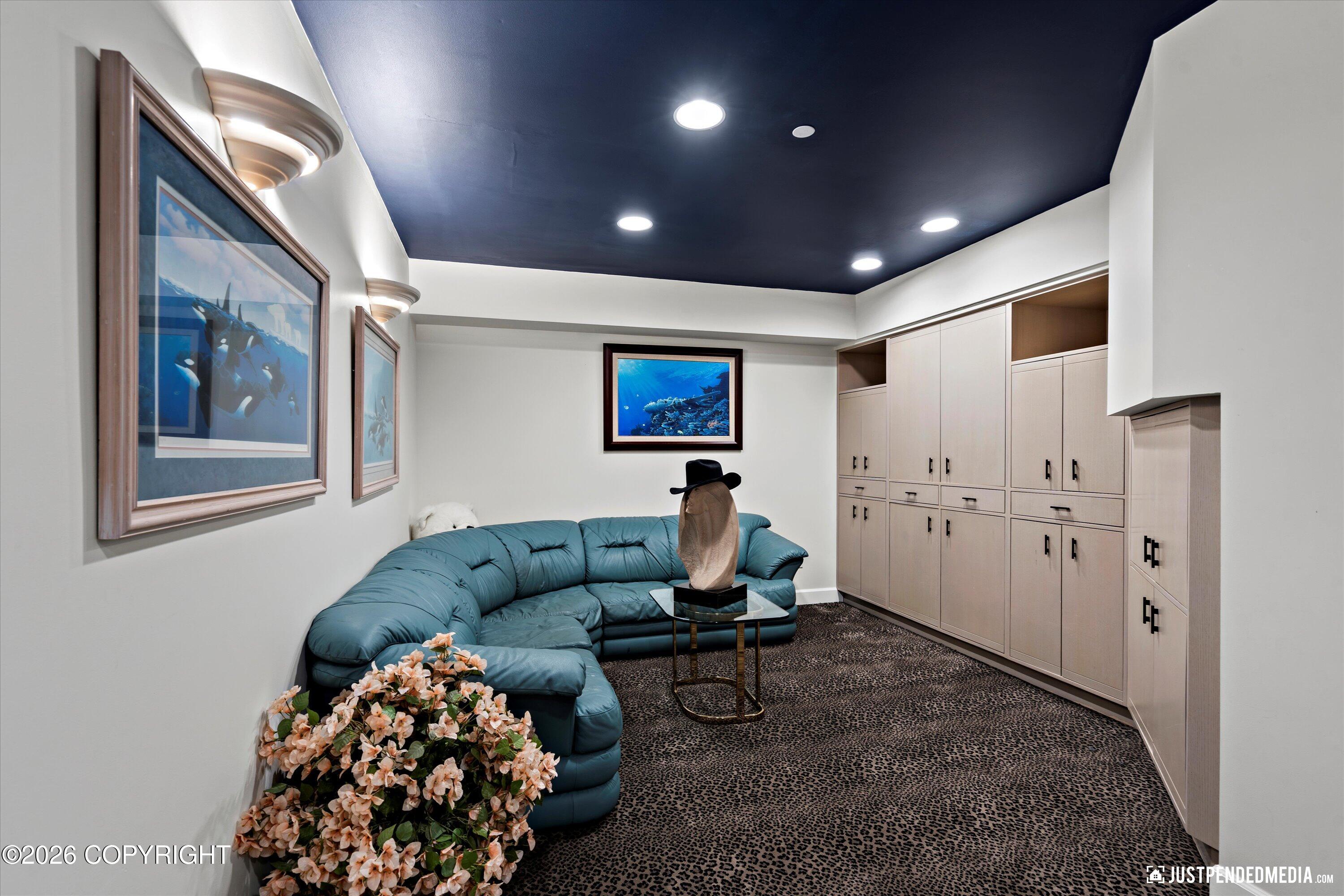 9900 Hillhaven Circle