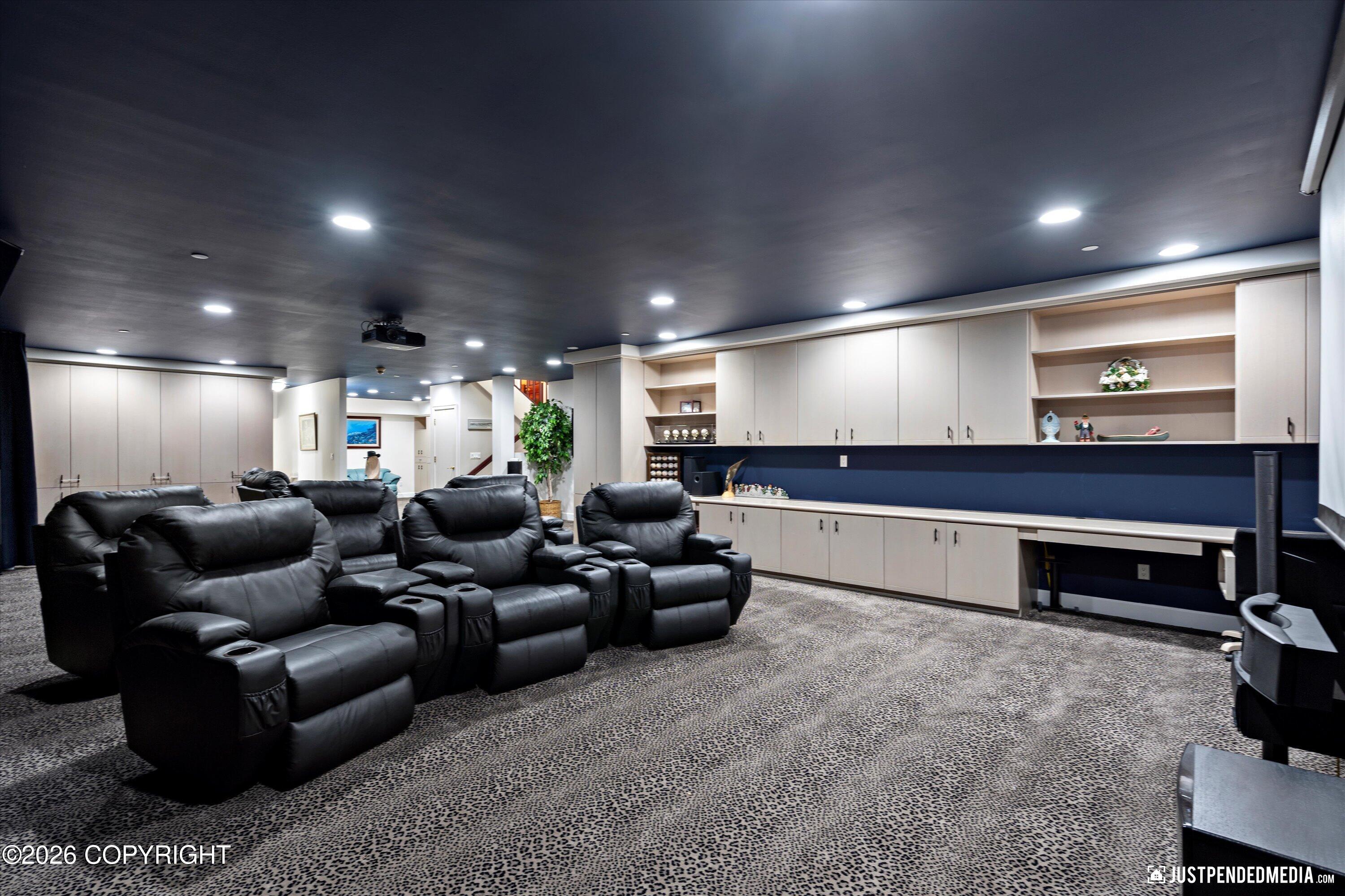 9900 Hillhaven Circle