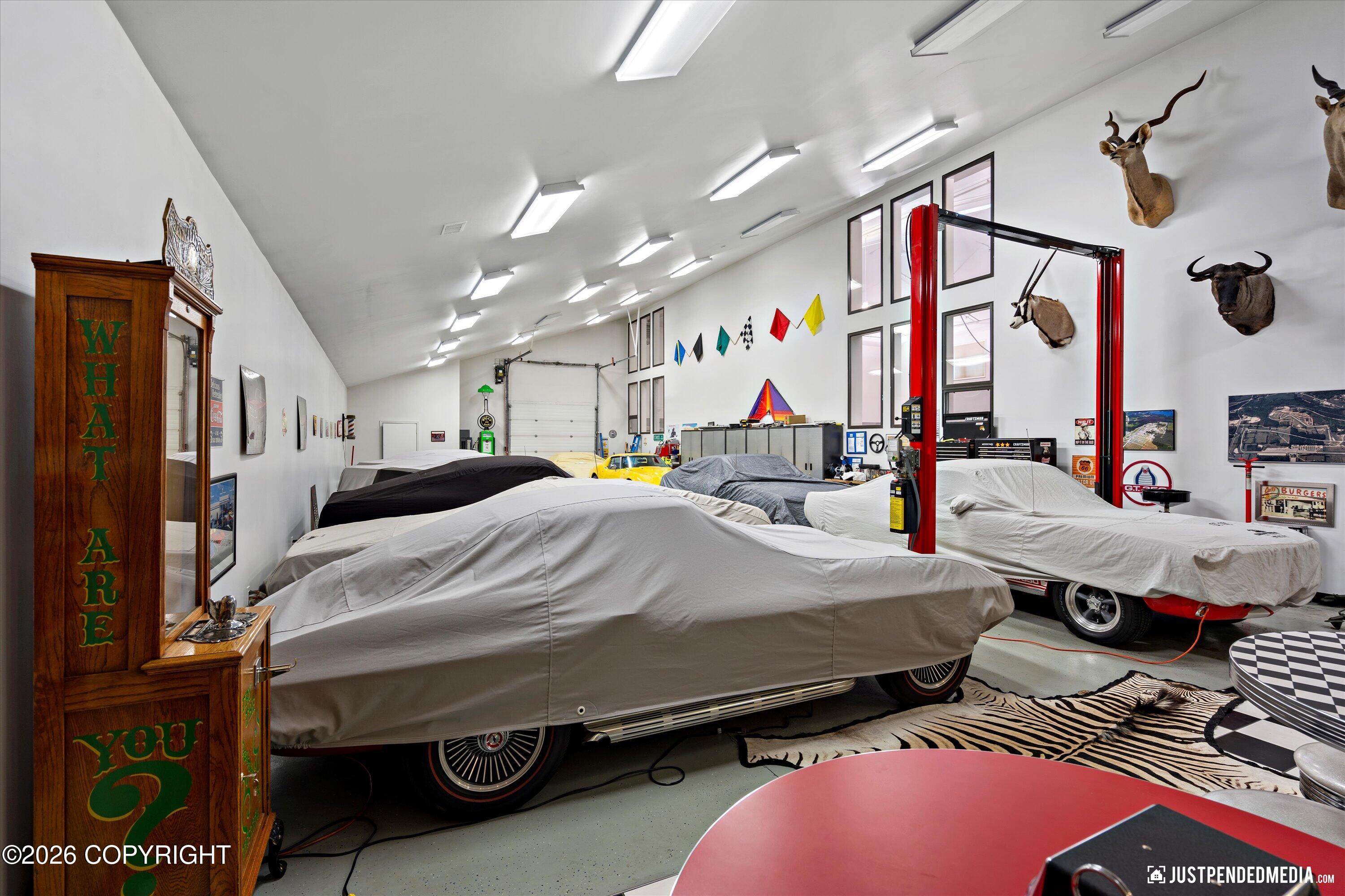 9900 Hillhaven Circle