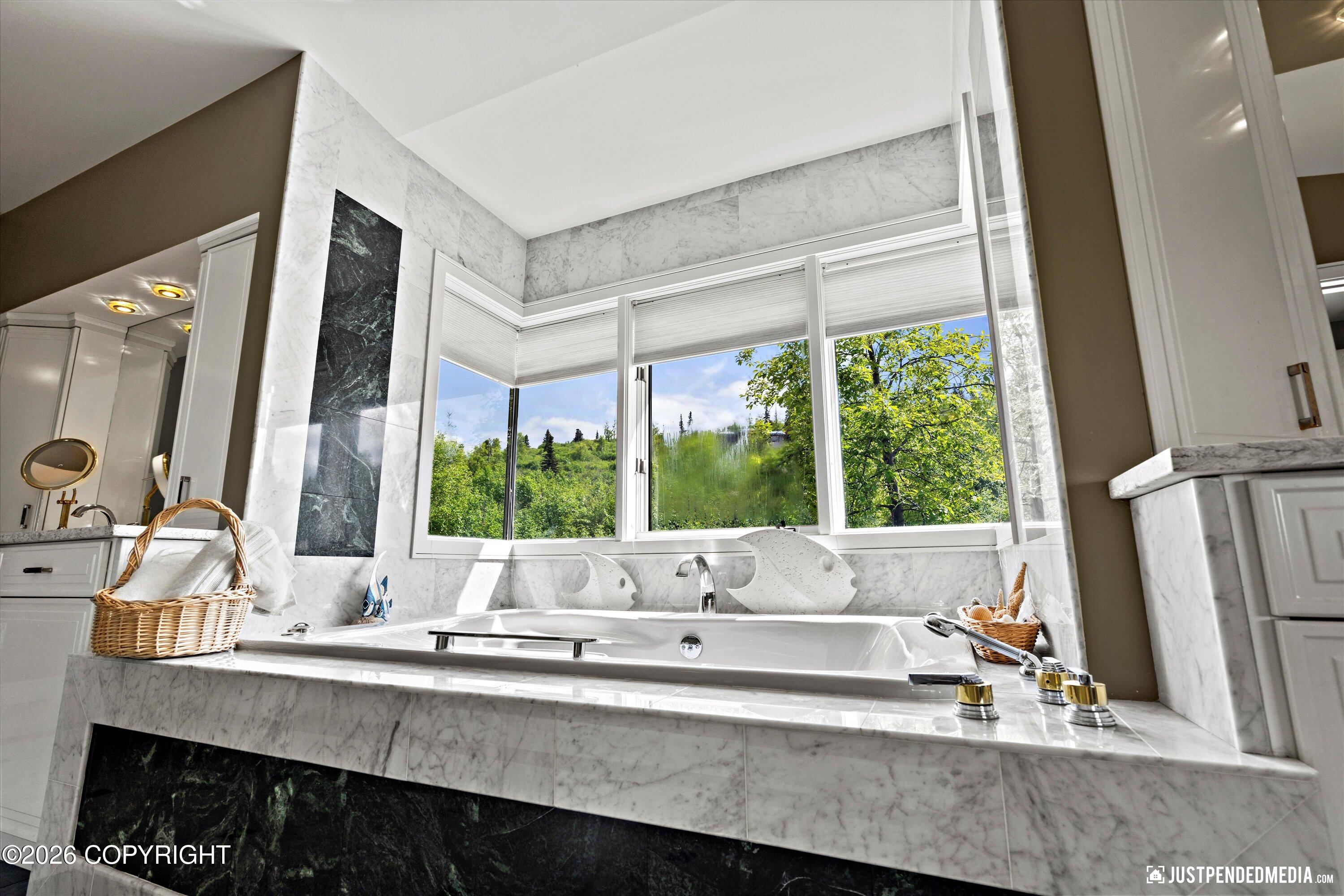 9900 Hillhaven Circle