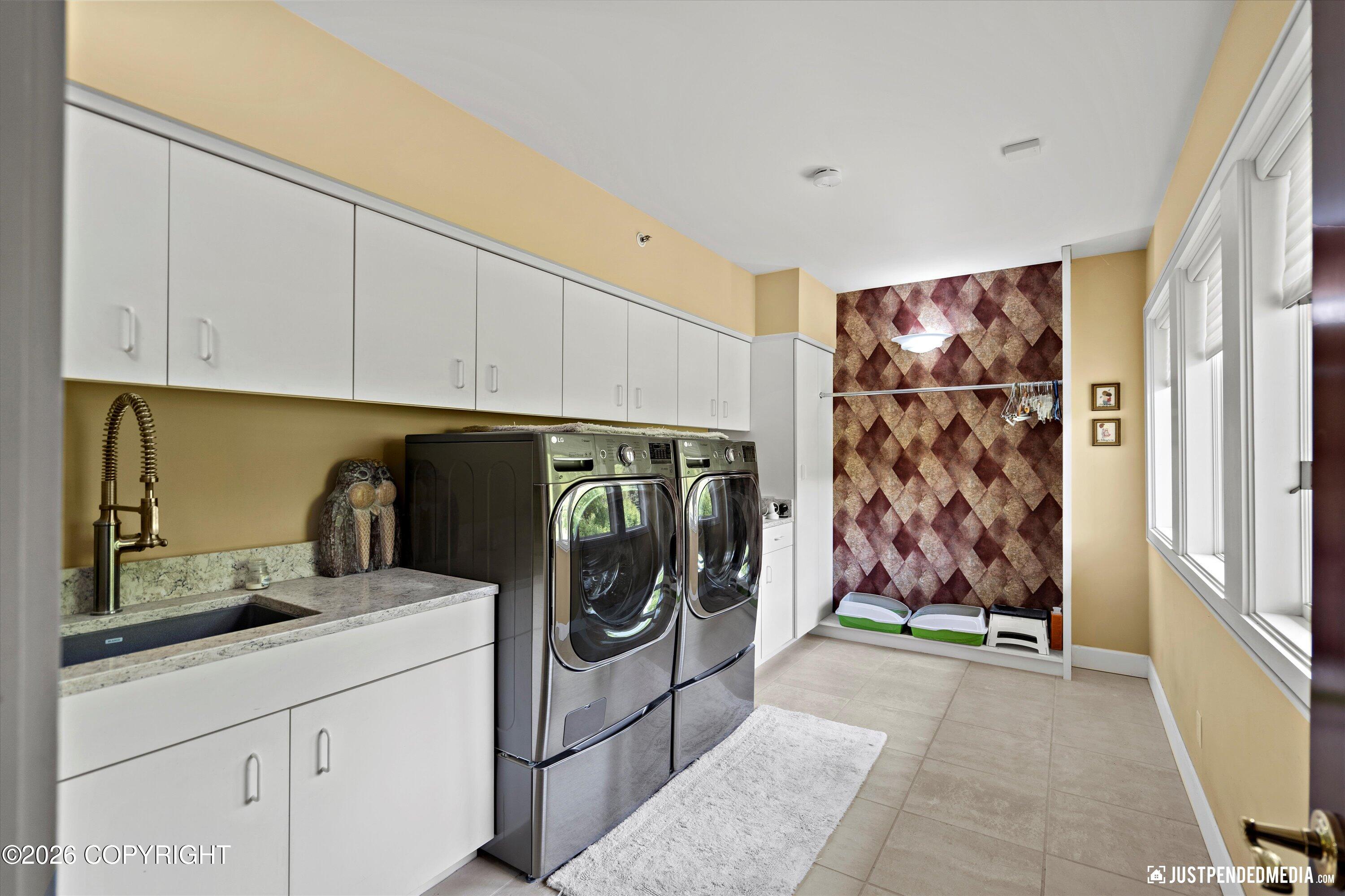 9900 Hillhaven Circle