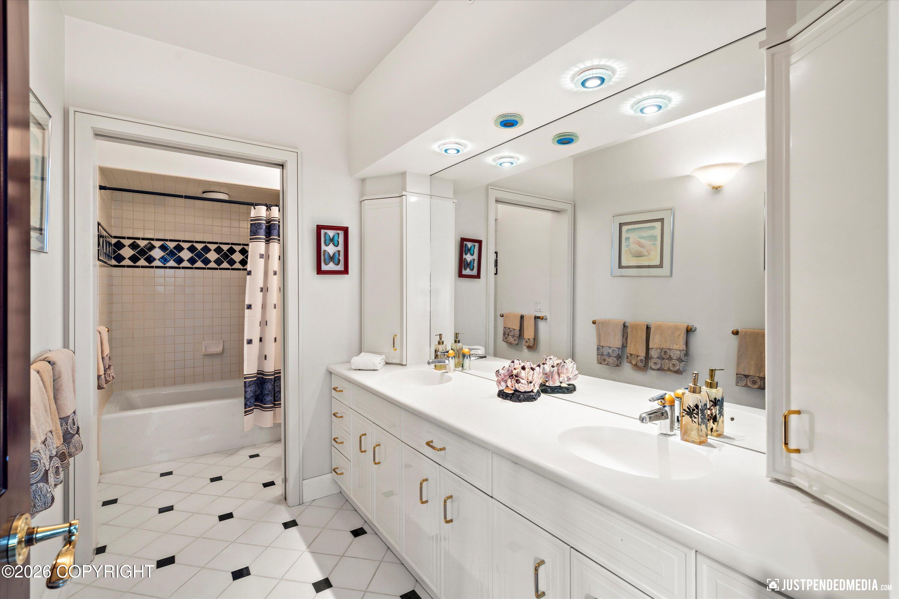 9900 Hillhaven Circle