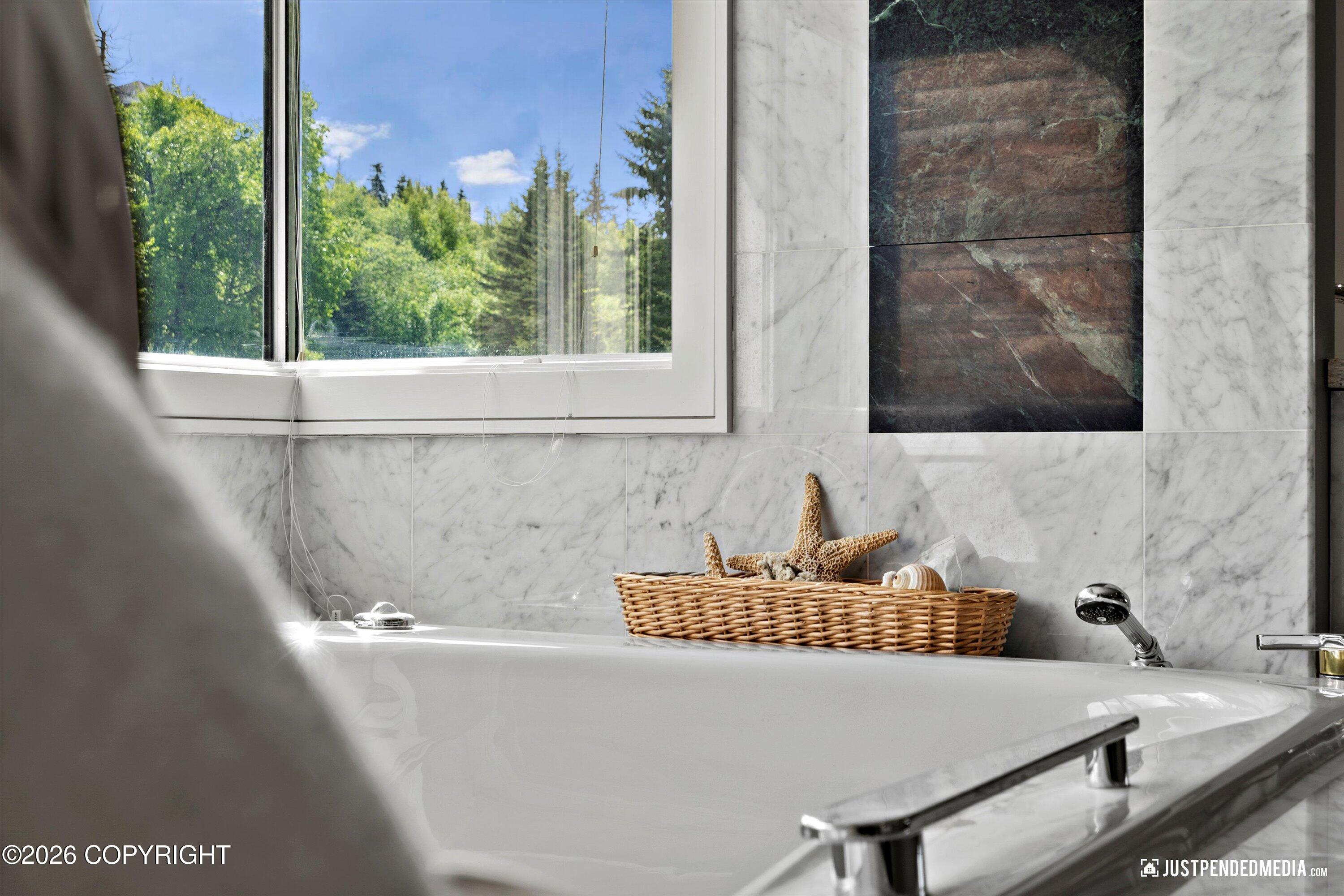 9900 Hillhaven Circle