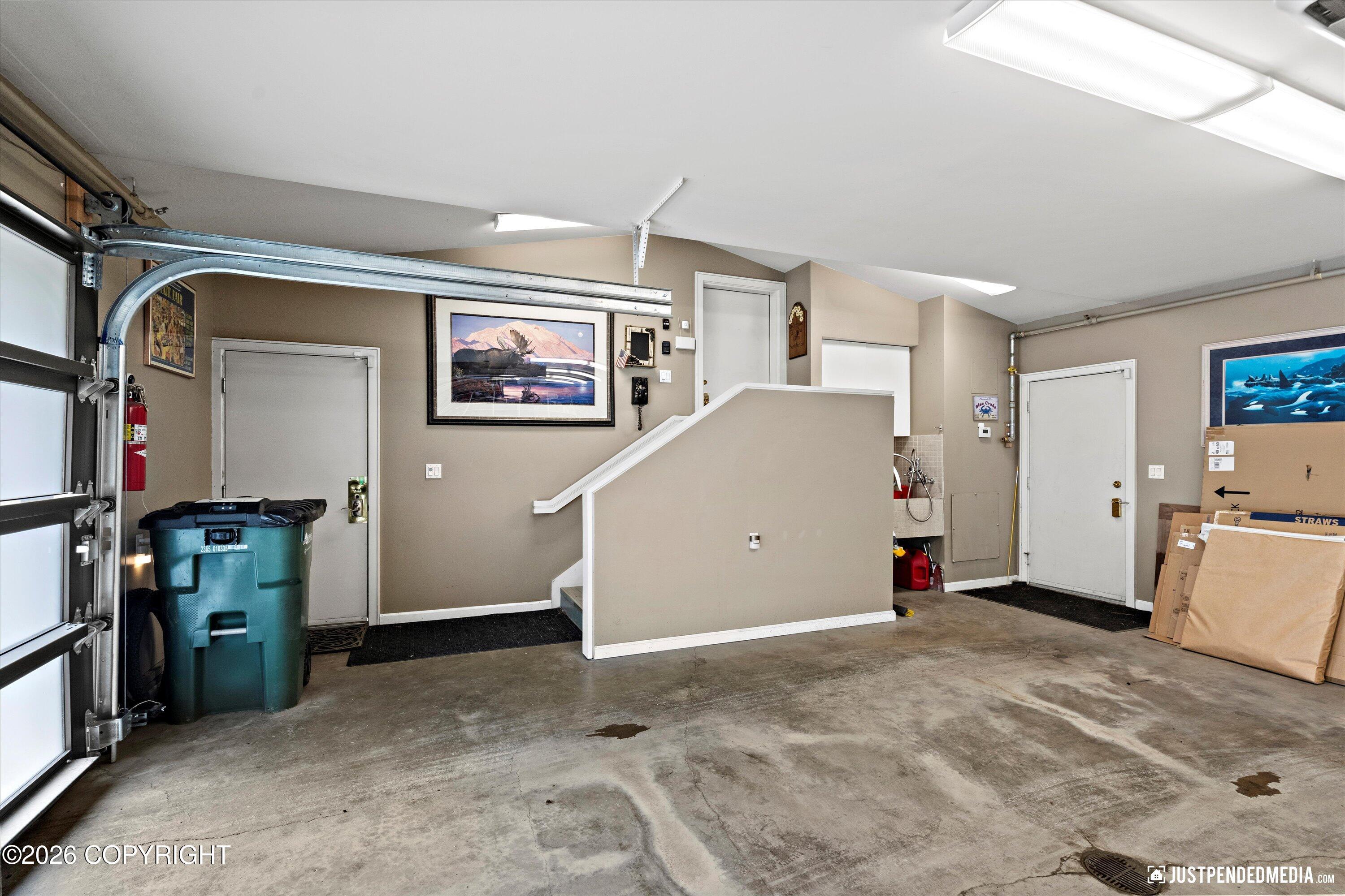 9900 Hillhaven Circle