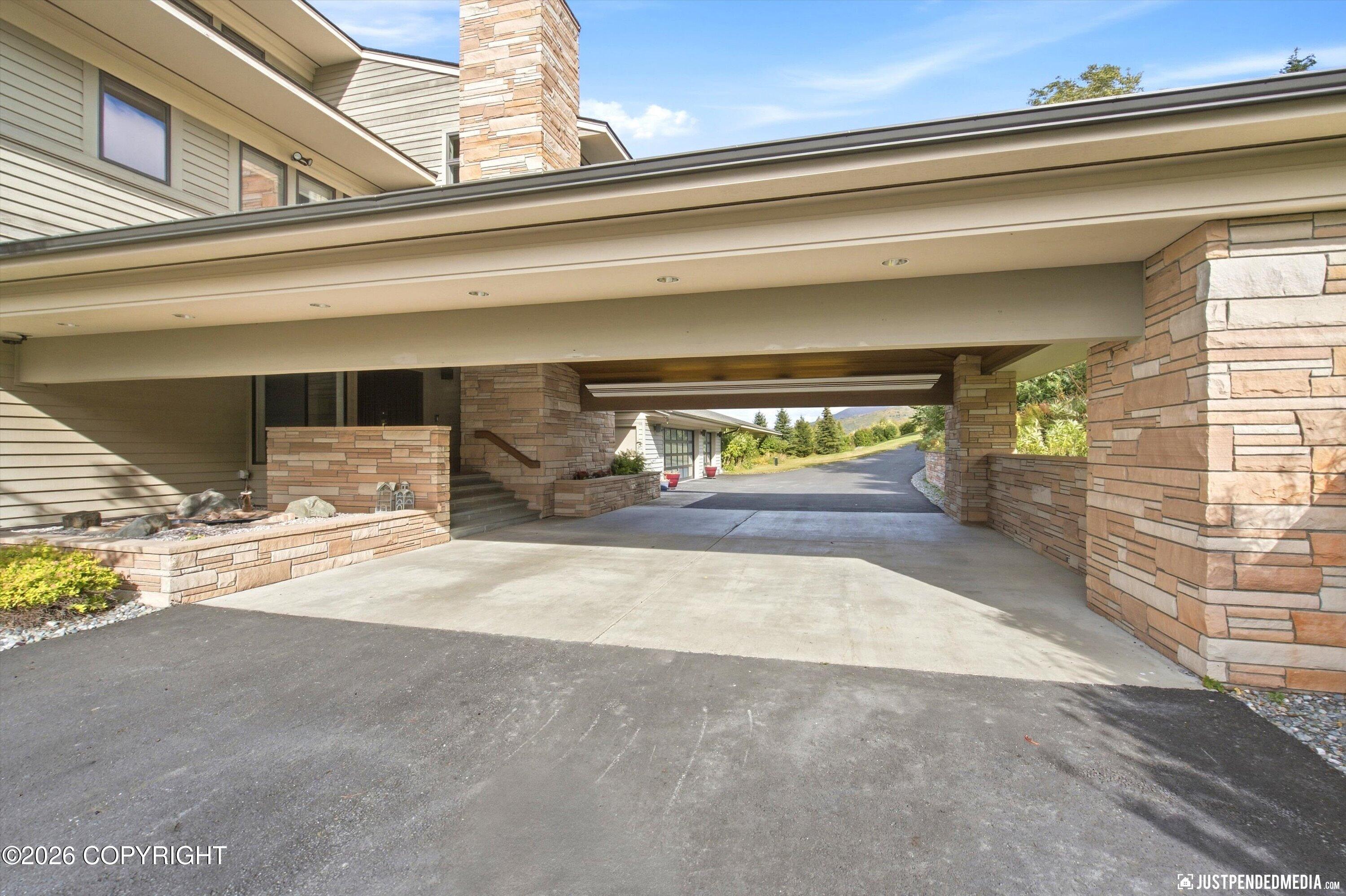 9900 Hillhaven Circle