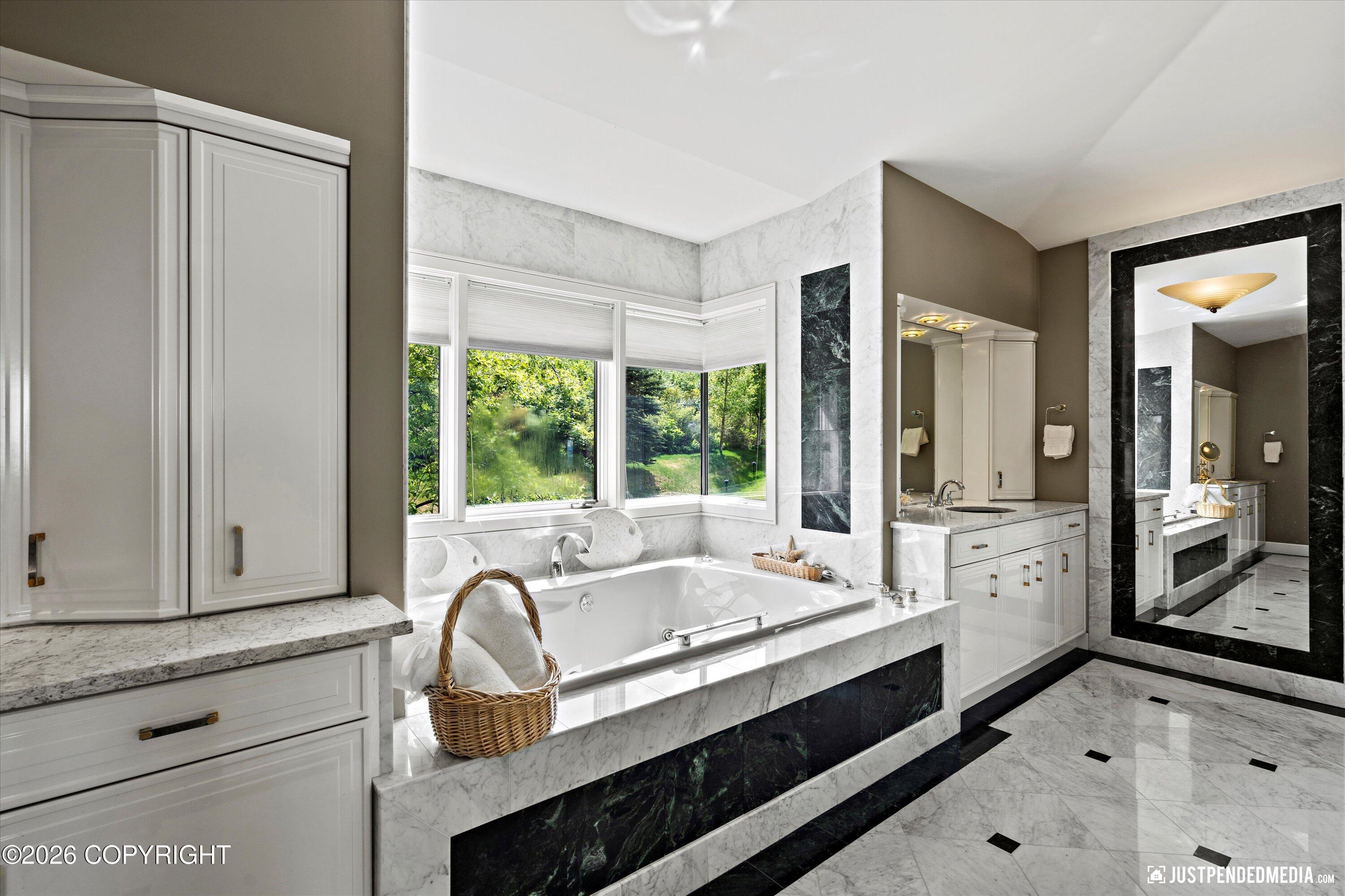 9900 Hillhaven Circle