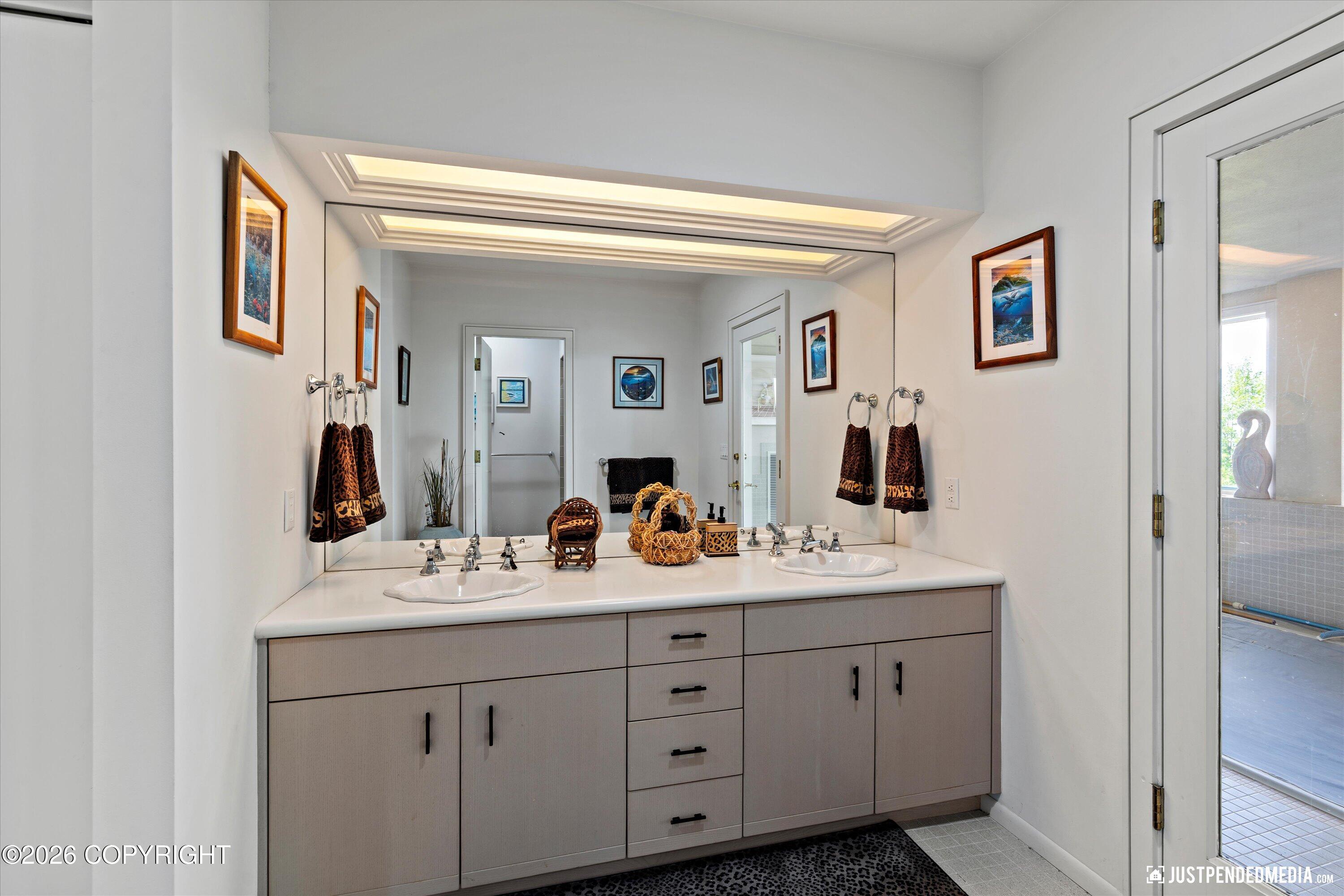 9900 Hillhaven Circle