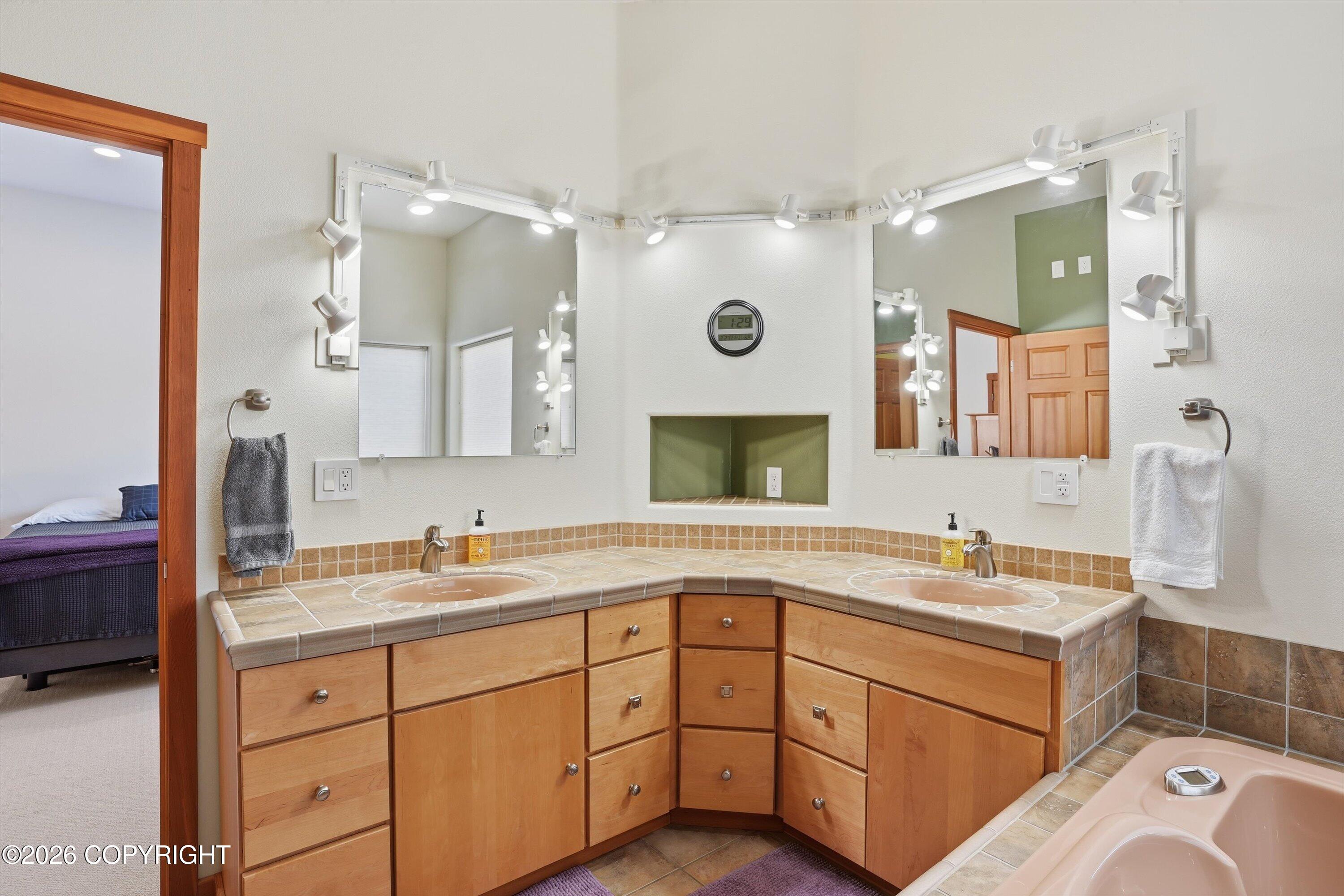 8115 N Highlander Loop