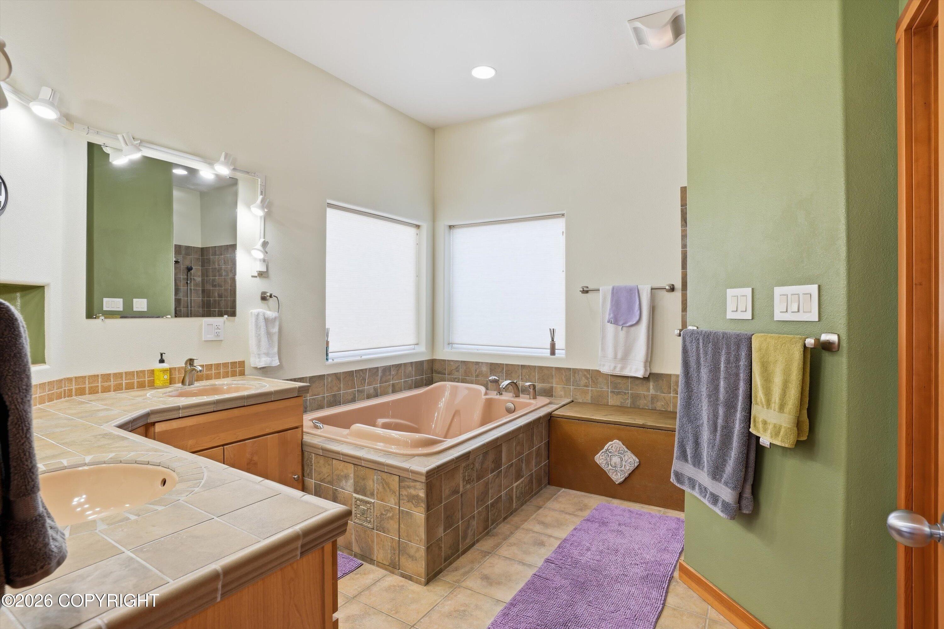 8115 N Highlander Loop