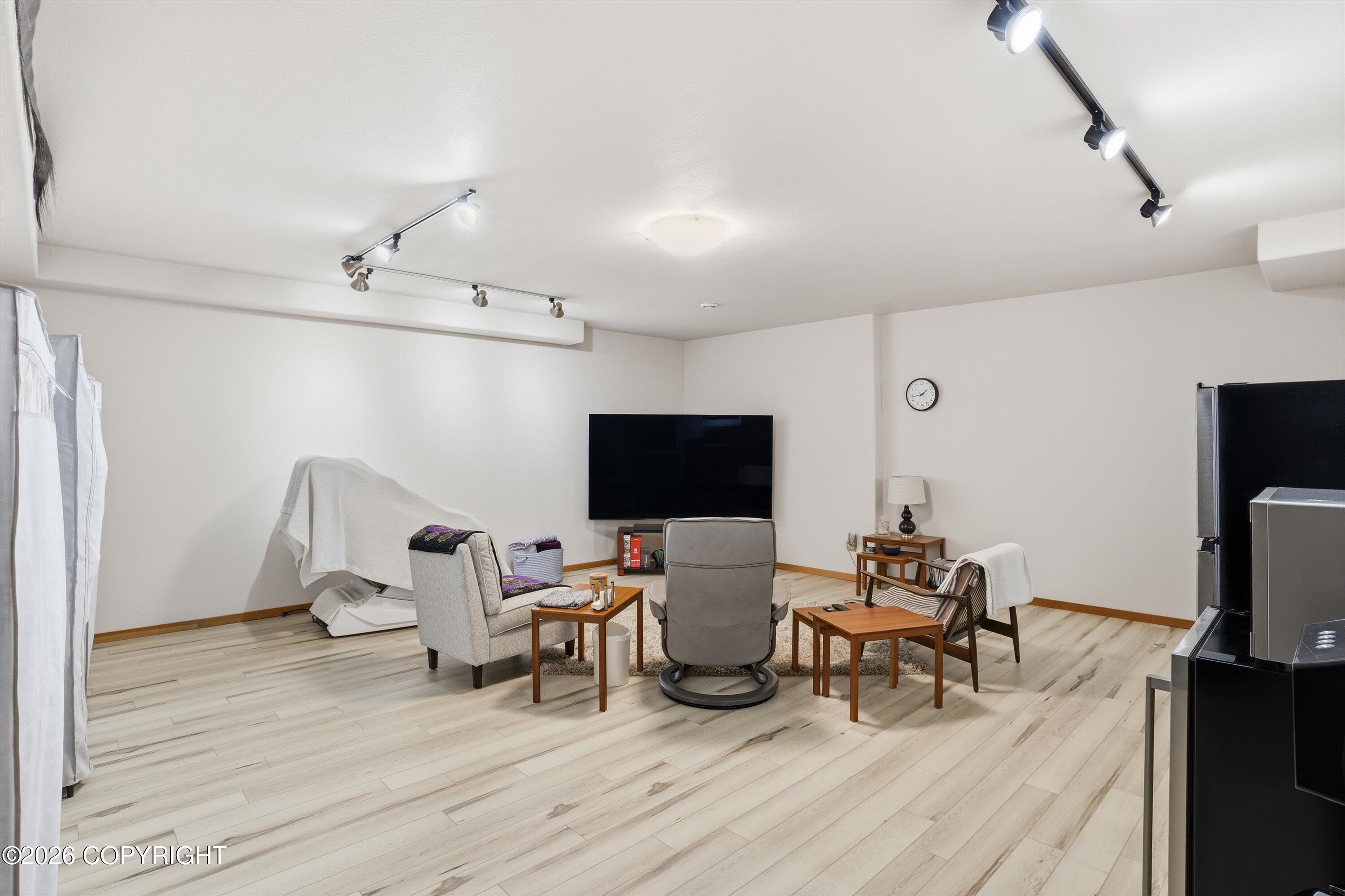 8115 N Highlander Loop