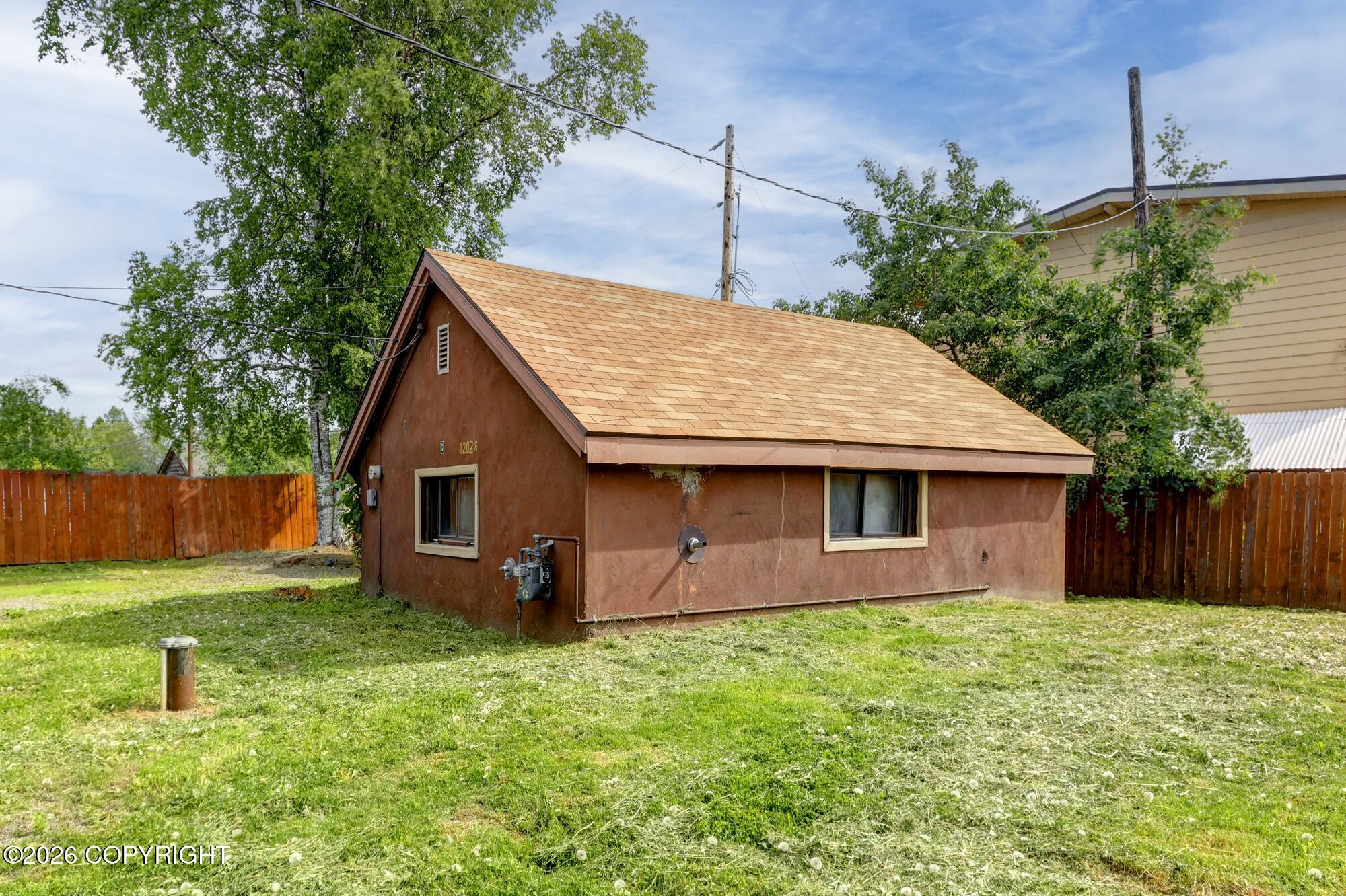 1202 W 35th Avenue