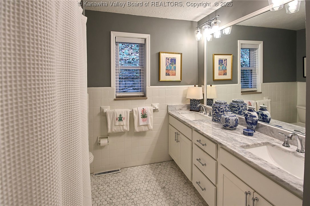 918 Lower Ridgeway Road