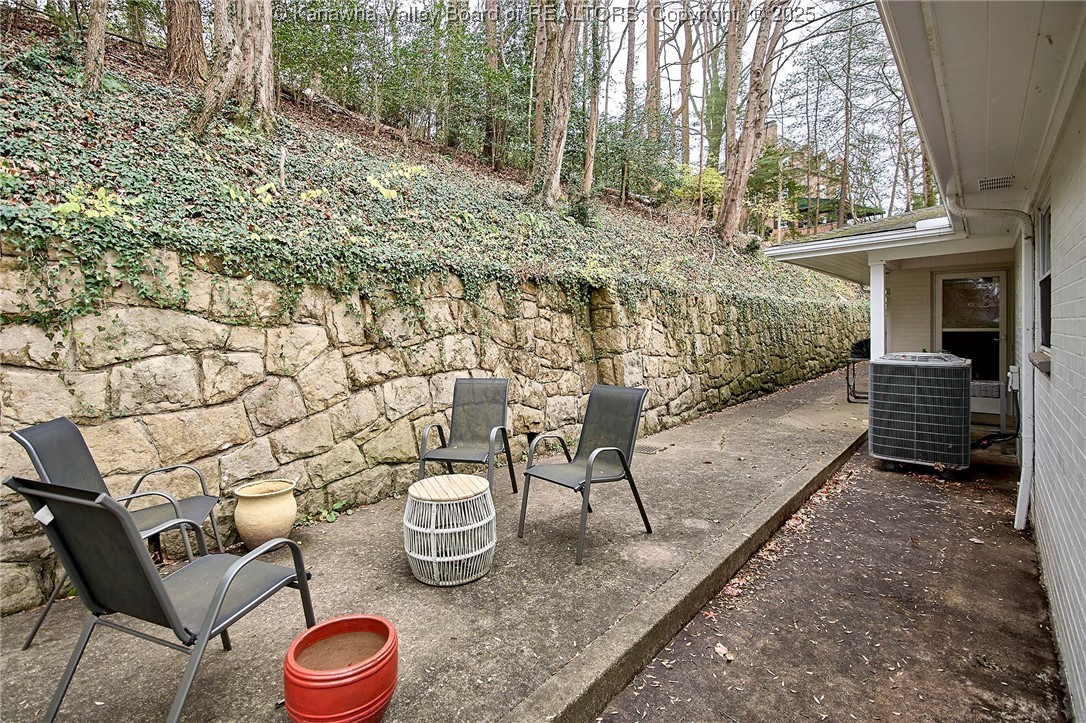 918 Lower Ridgeway Road