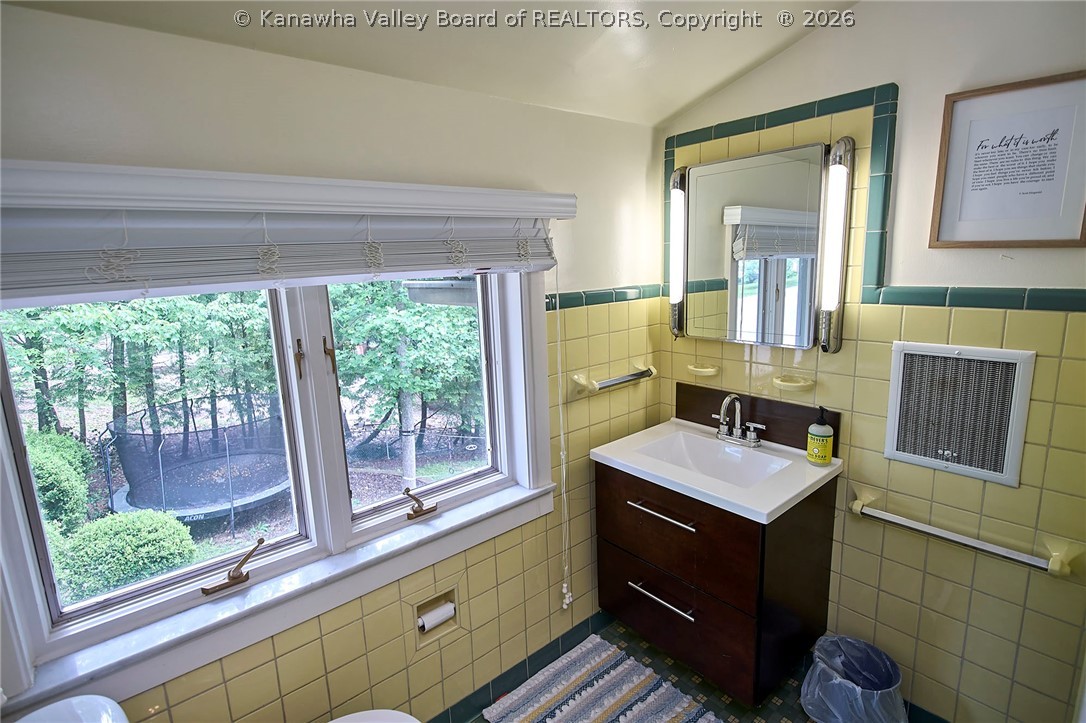 68 Abney Circle N