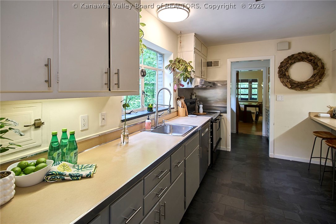 68 Abney Circle N