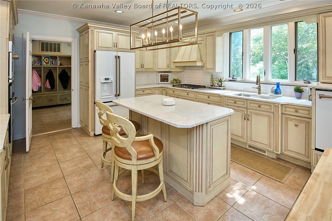 1411 Meadowcrest Drive