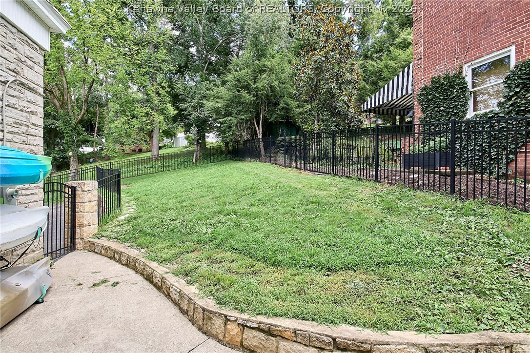 1017 Edgewood Drive