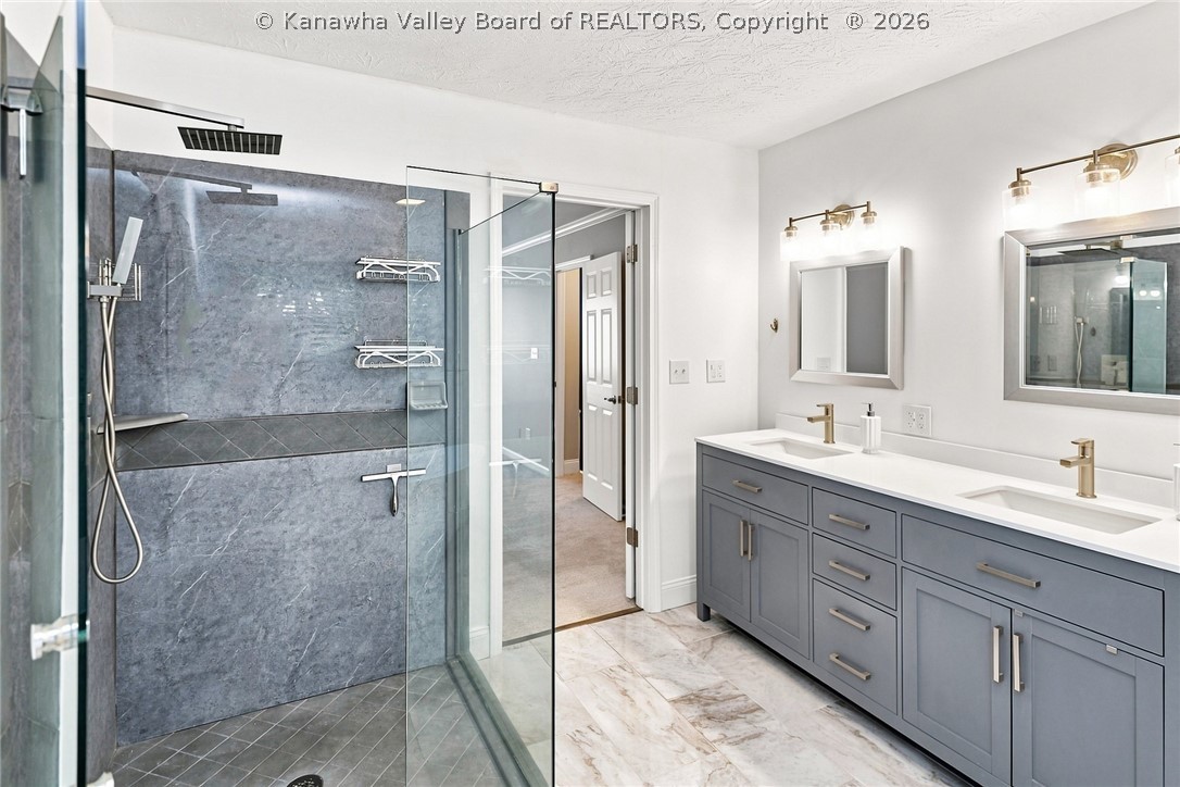 11 Carriage Road