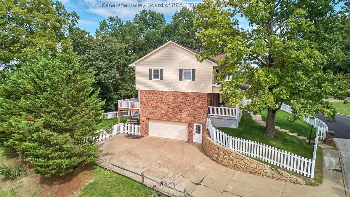11 Carriage Road