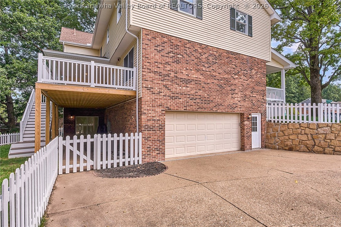 11 Carriage Road