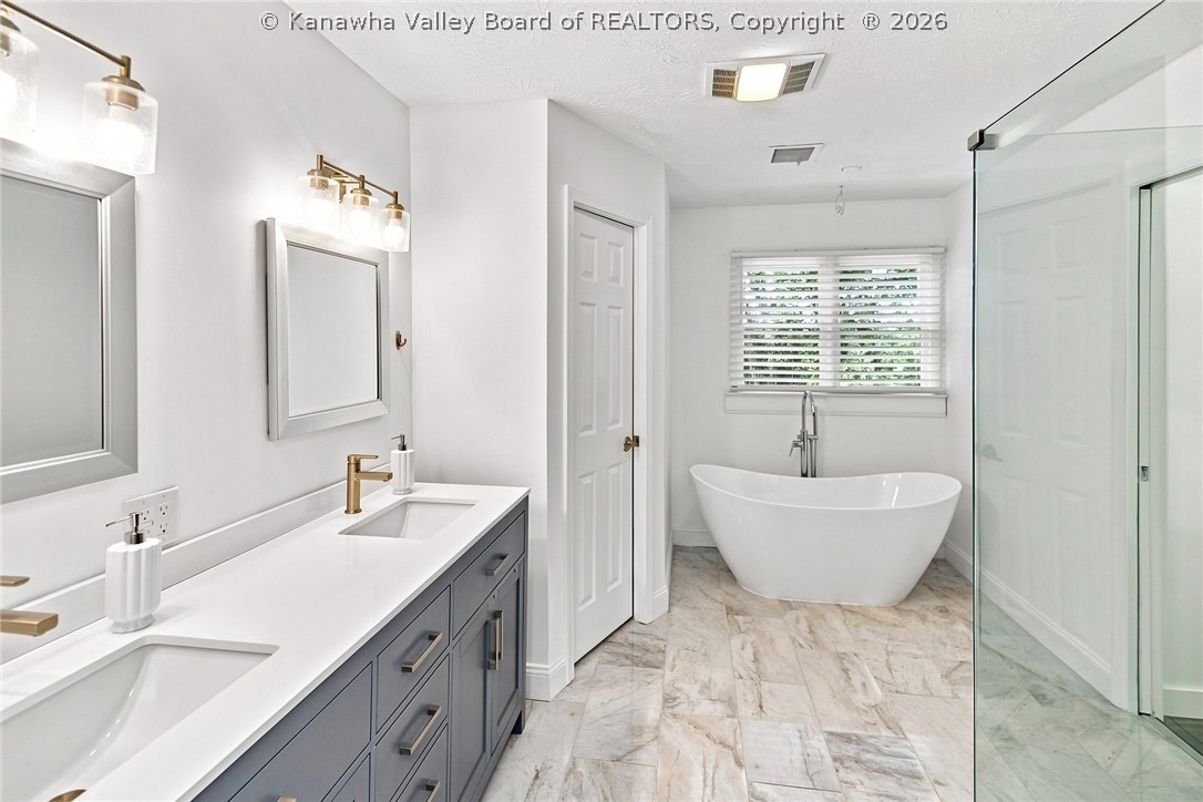 11 Carriage Road