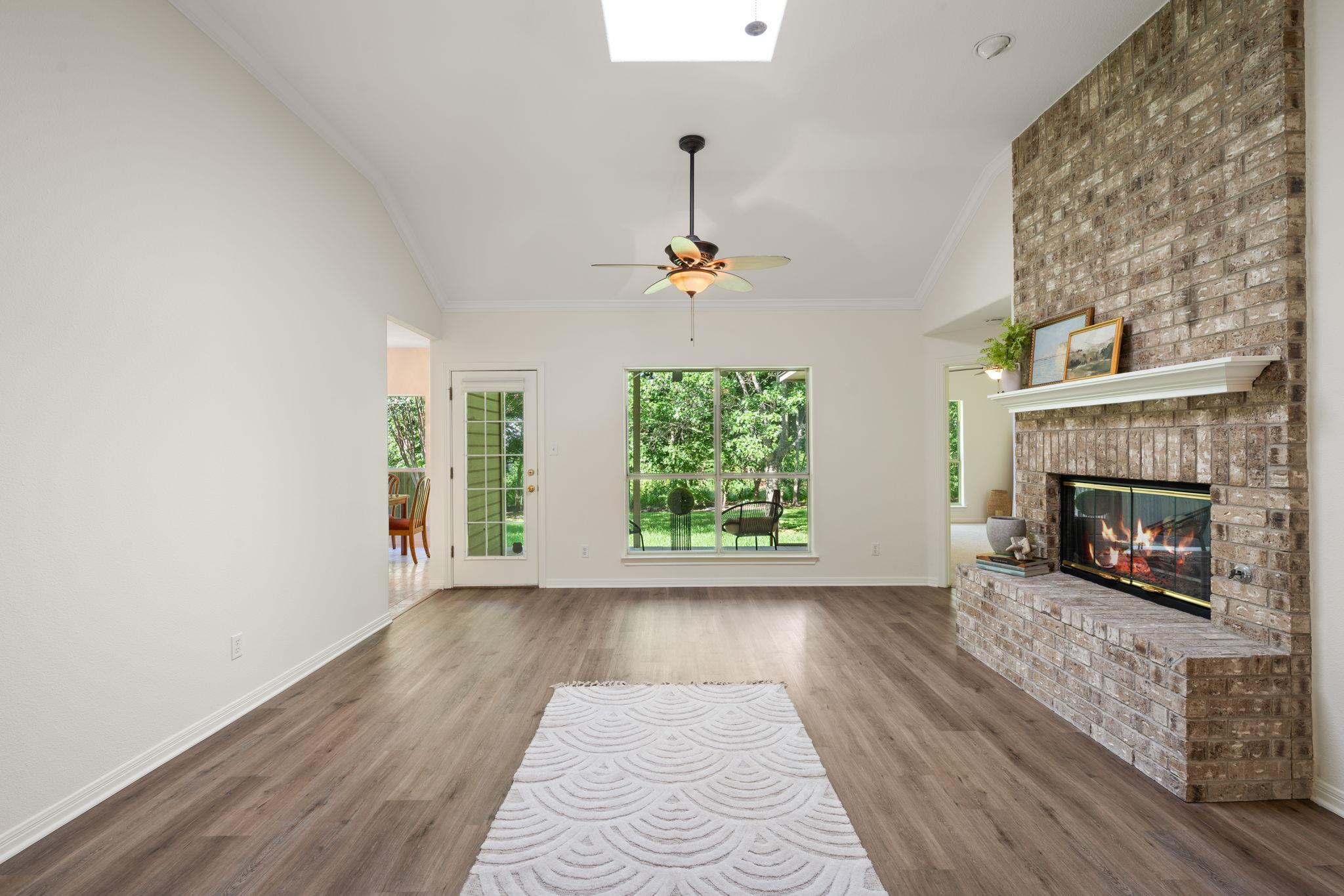 1005 Briargate DR