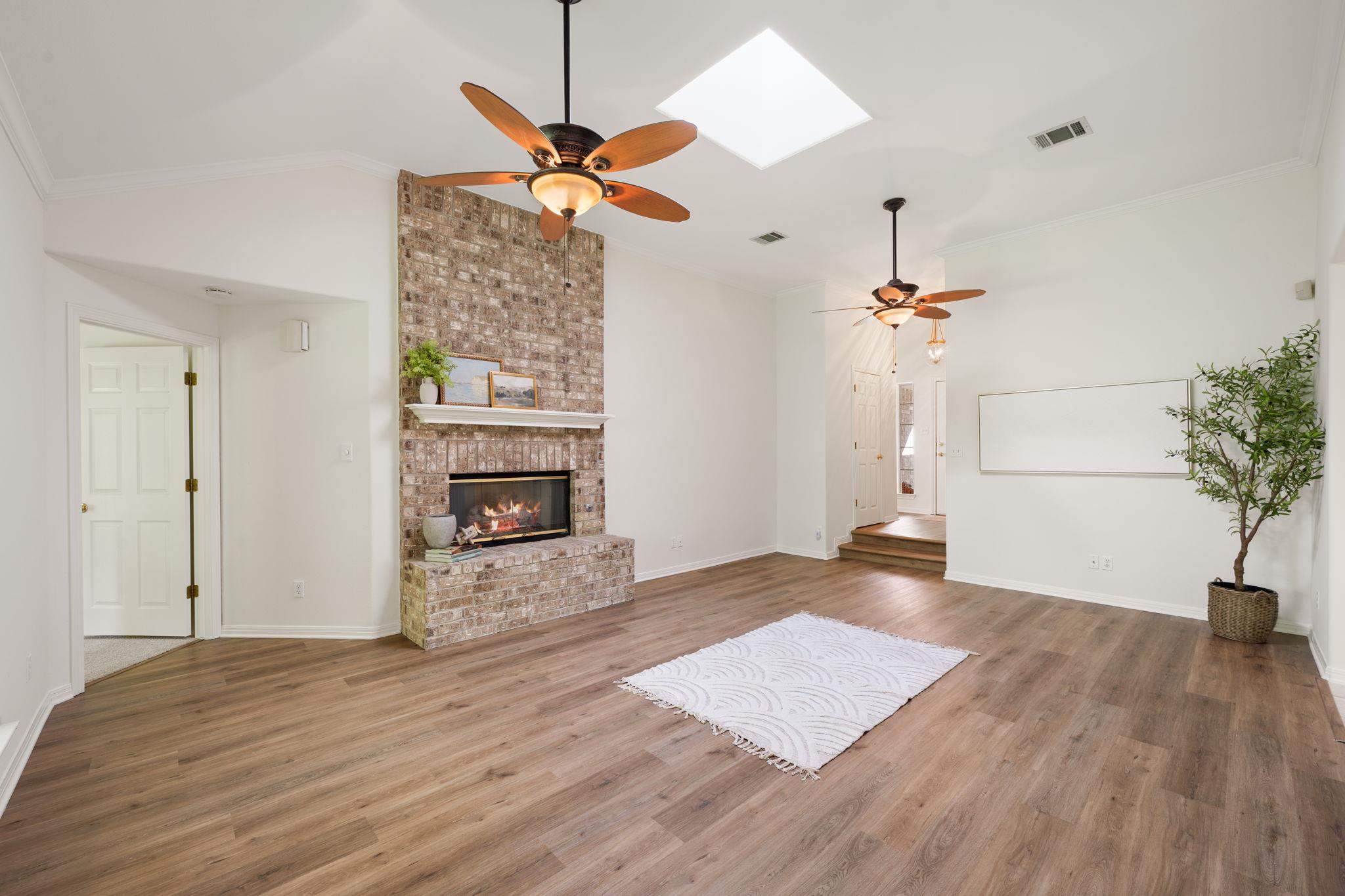 1005 Briargate DR