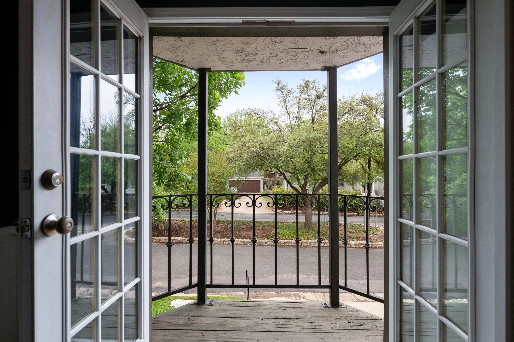 1500 Woodlawn BLVD # 202