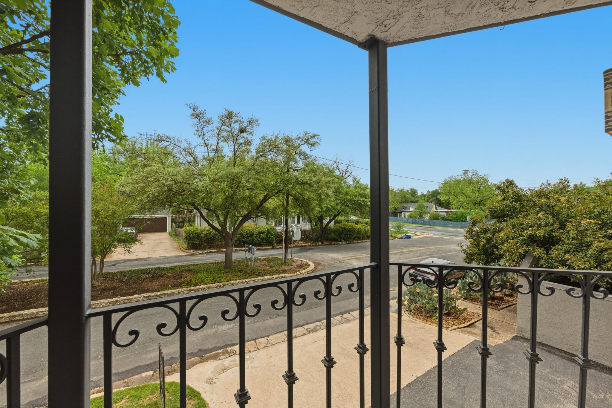 1500 Woodlawn BLVD # 202