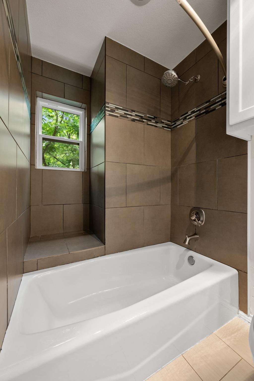 1500 Woodlawn BLVD # 202