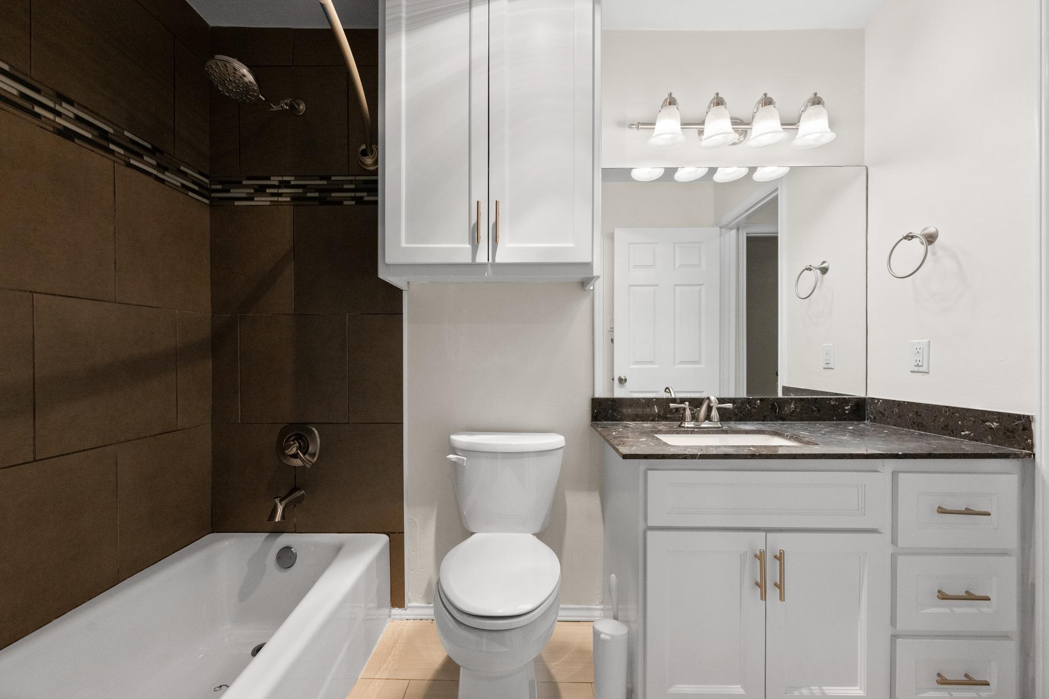 1500 Woodlawn BLVD # 202