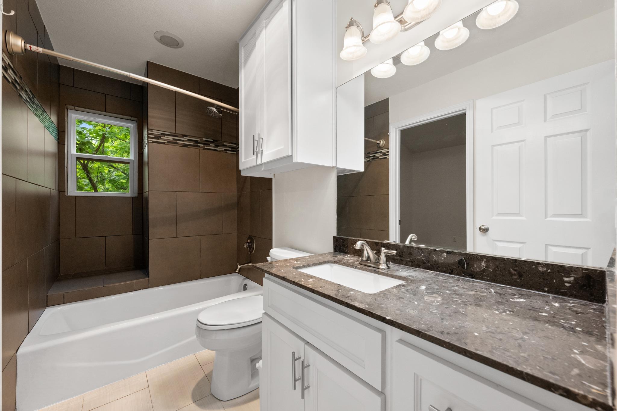 1500 Woodlawn BLVD # 202