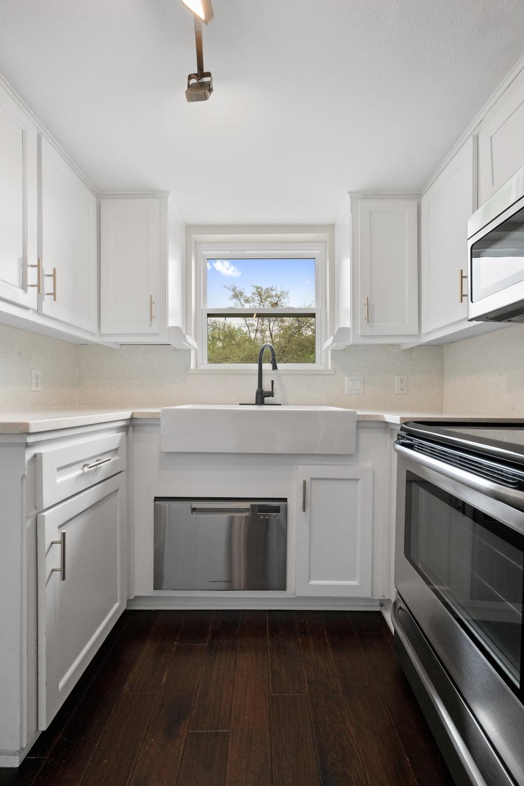 1500 Woodlawn BLVD # 202