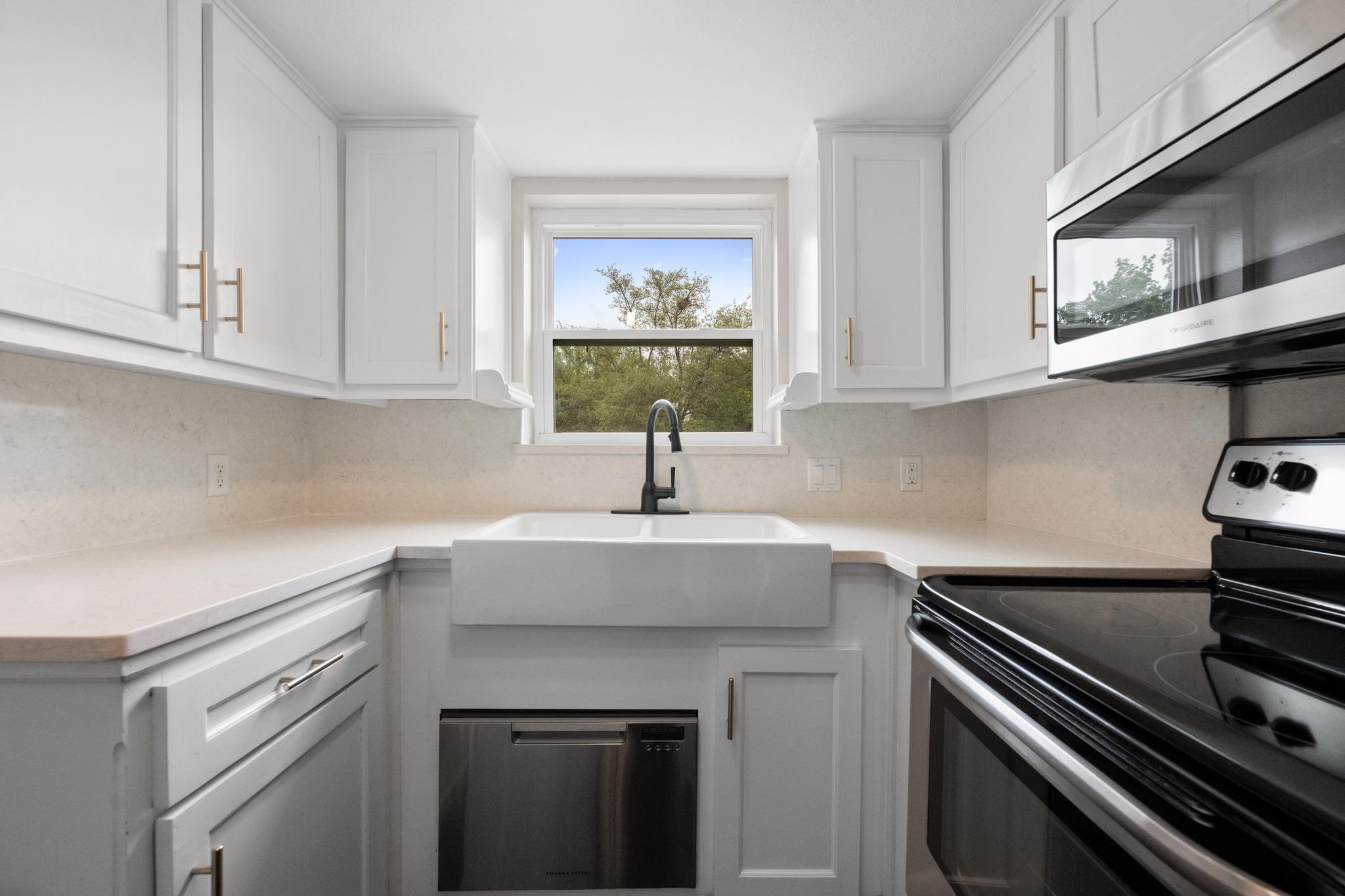 1500 Woodlawn BLVD # 202