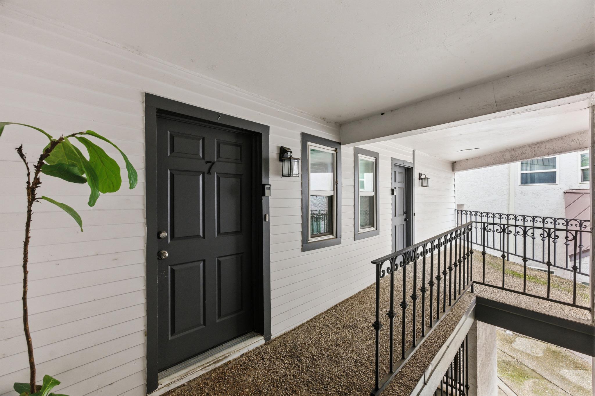 1500 Woodlawn BLVD # 202