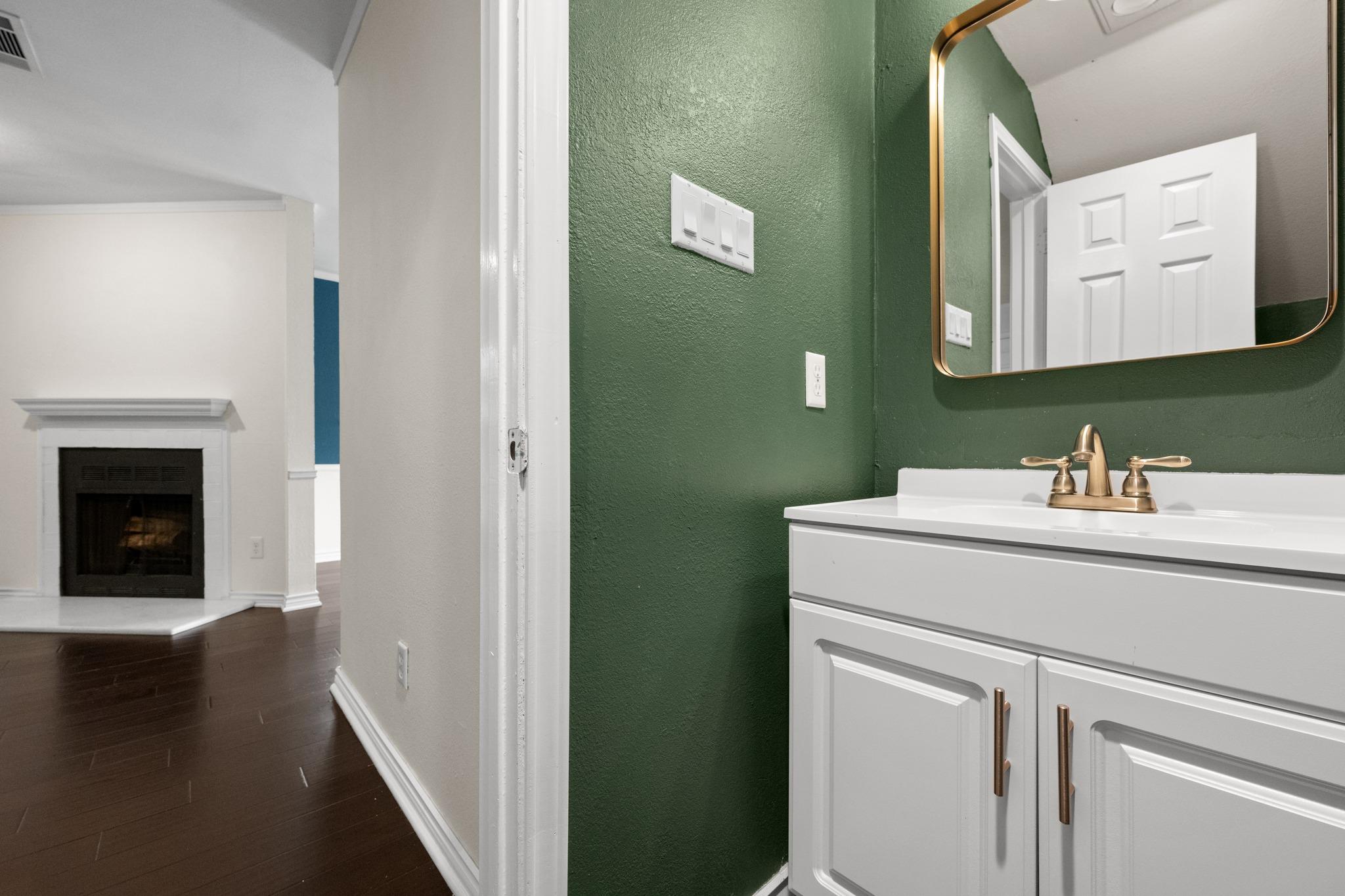 1500 Woodlawn BLVD # 202