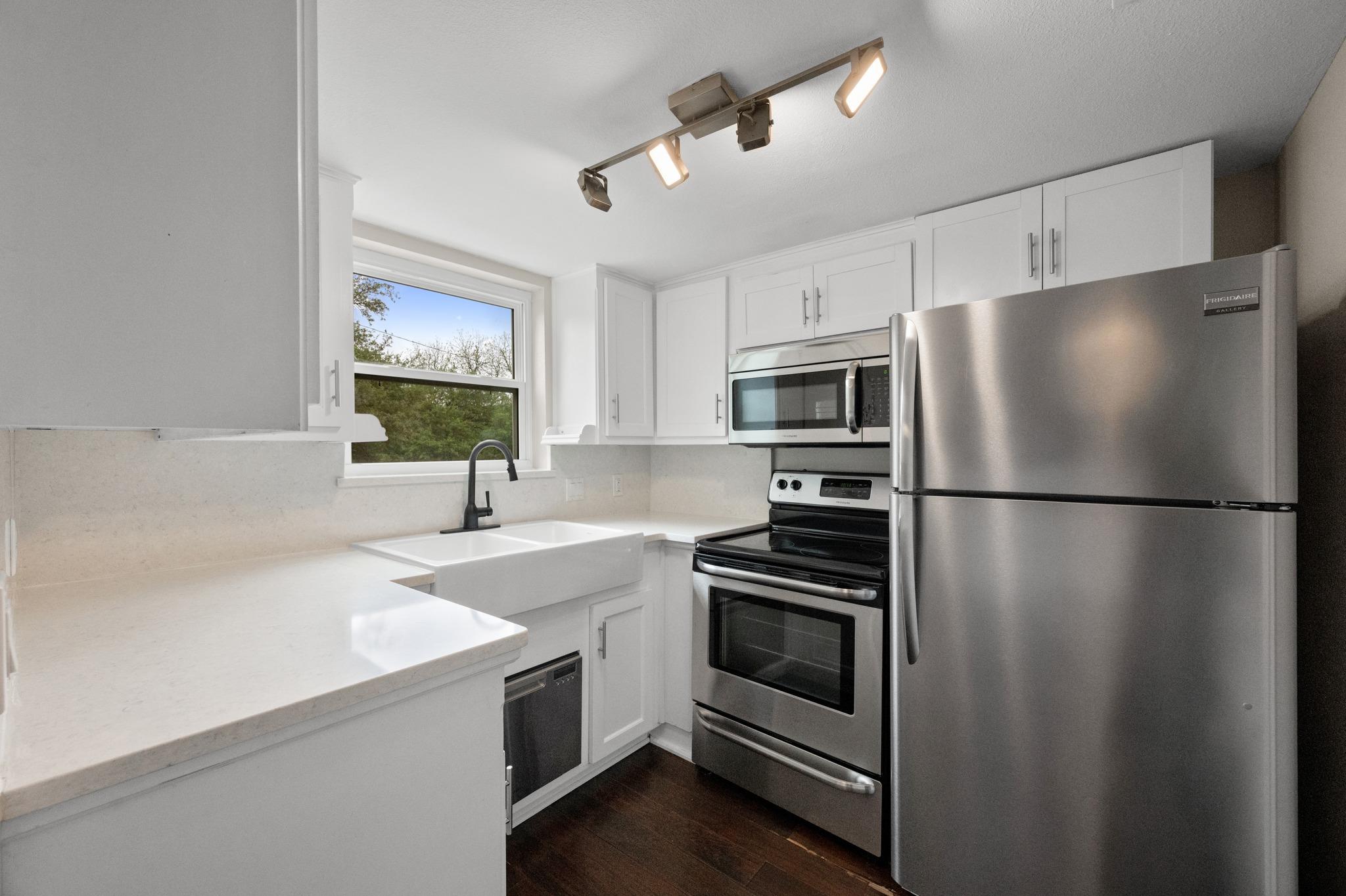 1500 Woodlawn BLVD # 202