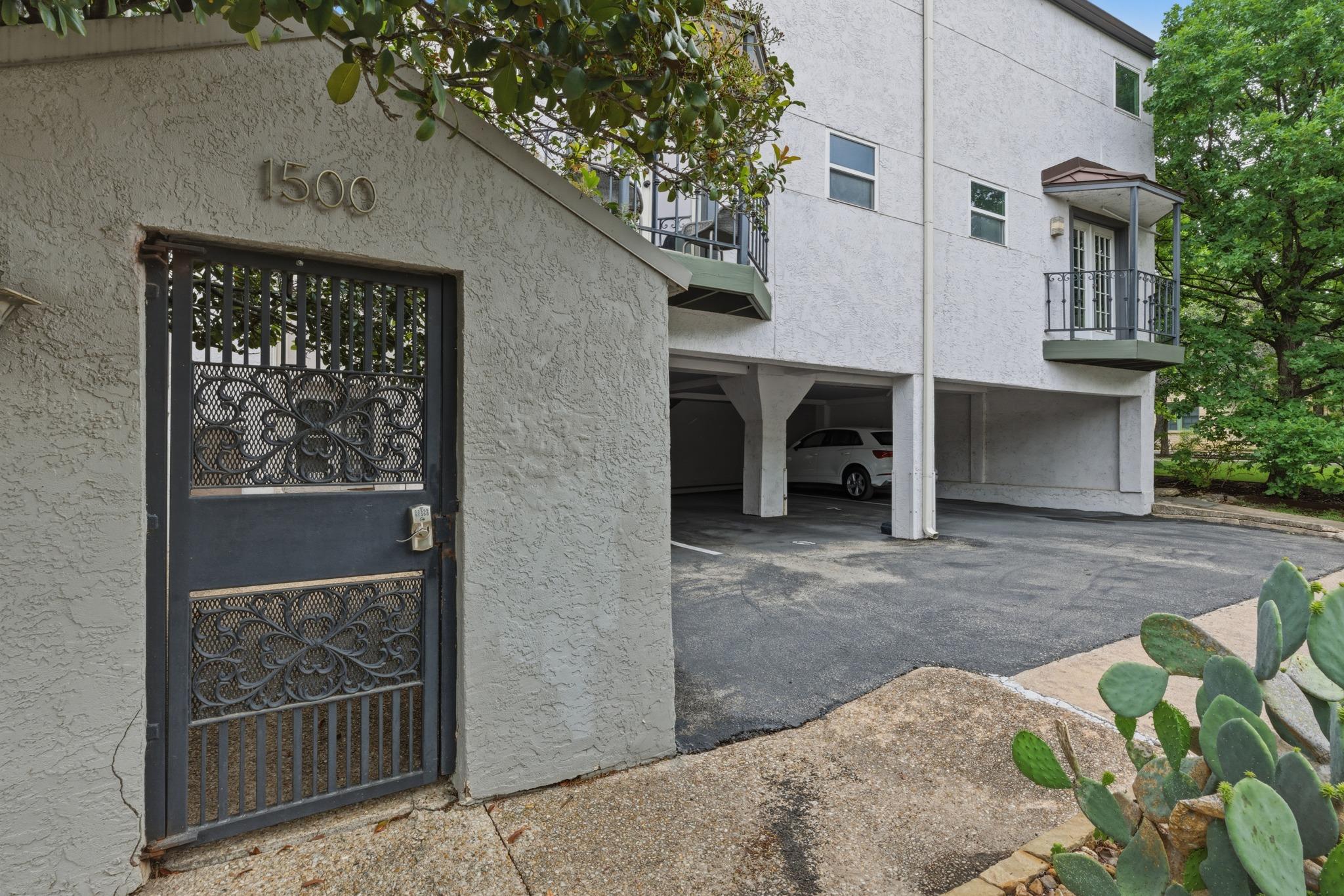 1500 Woodlawn BLVD # 202