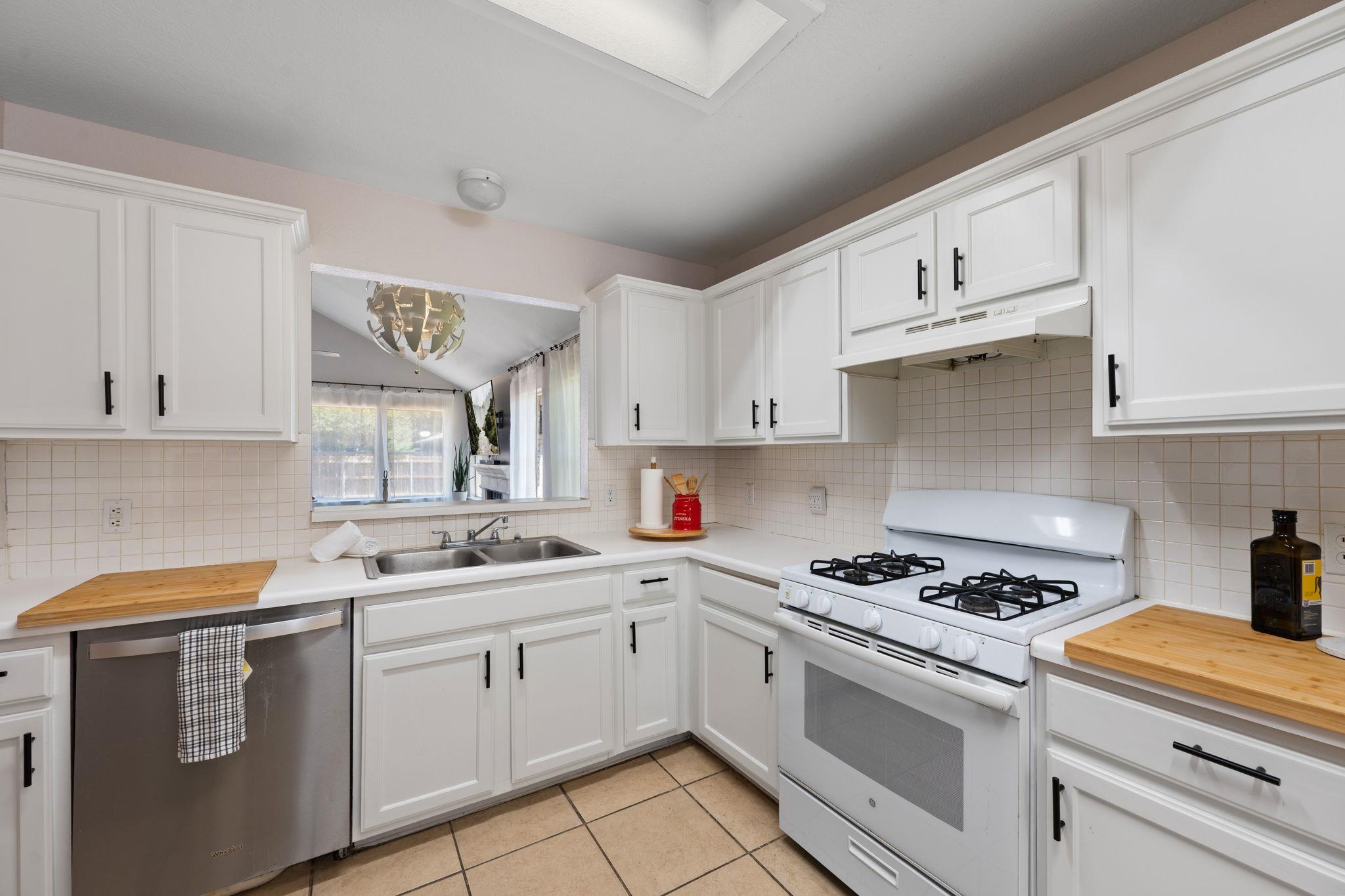 1606 Academy PL