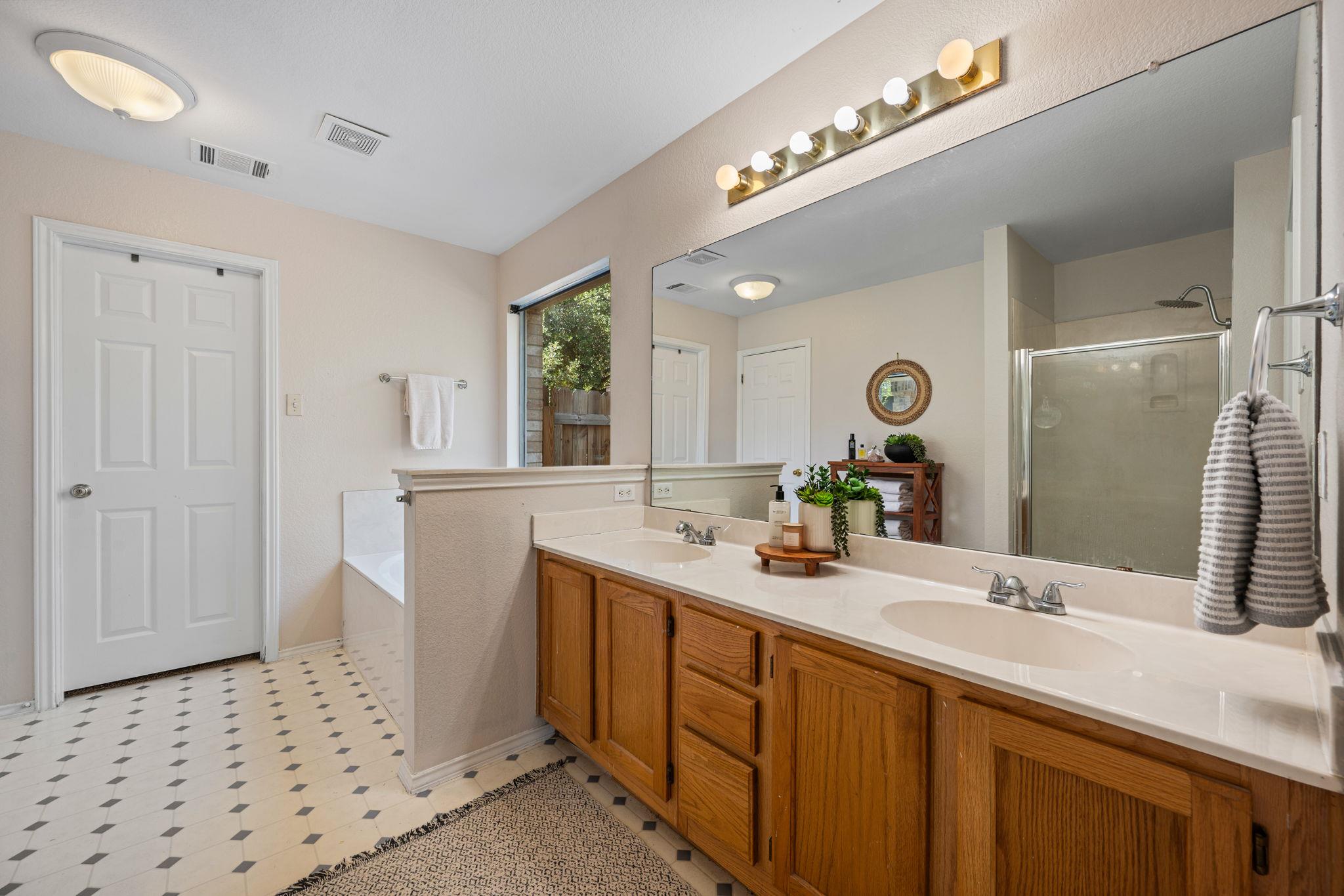 1606 Academy PL