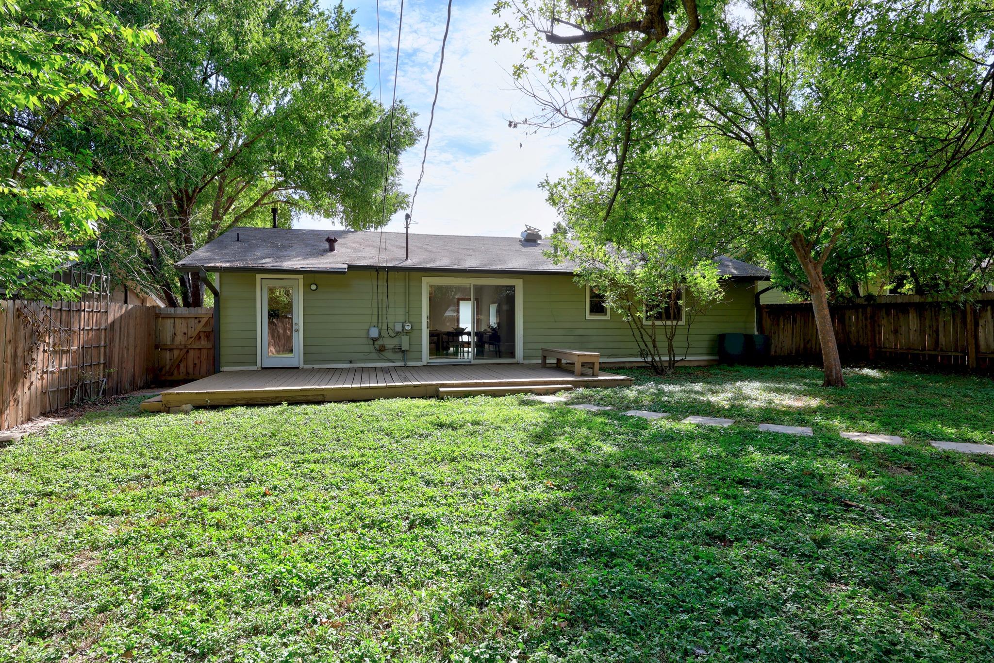 2704 Nottingham LN