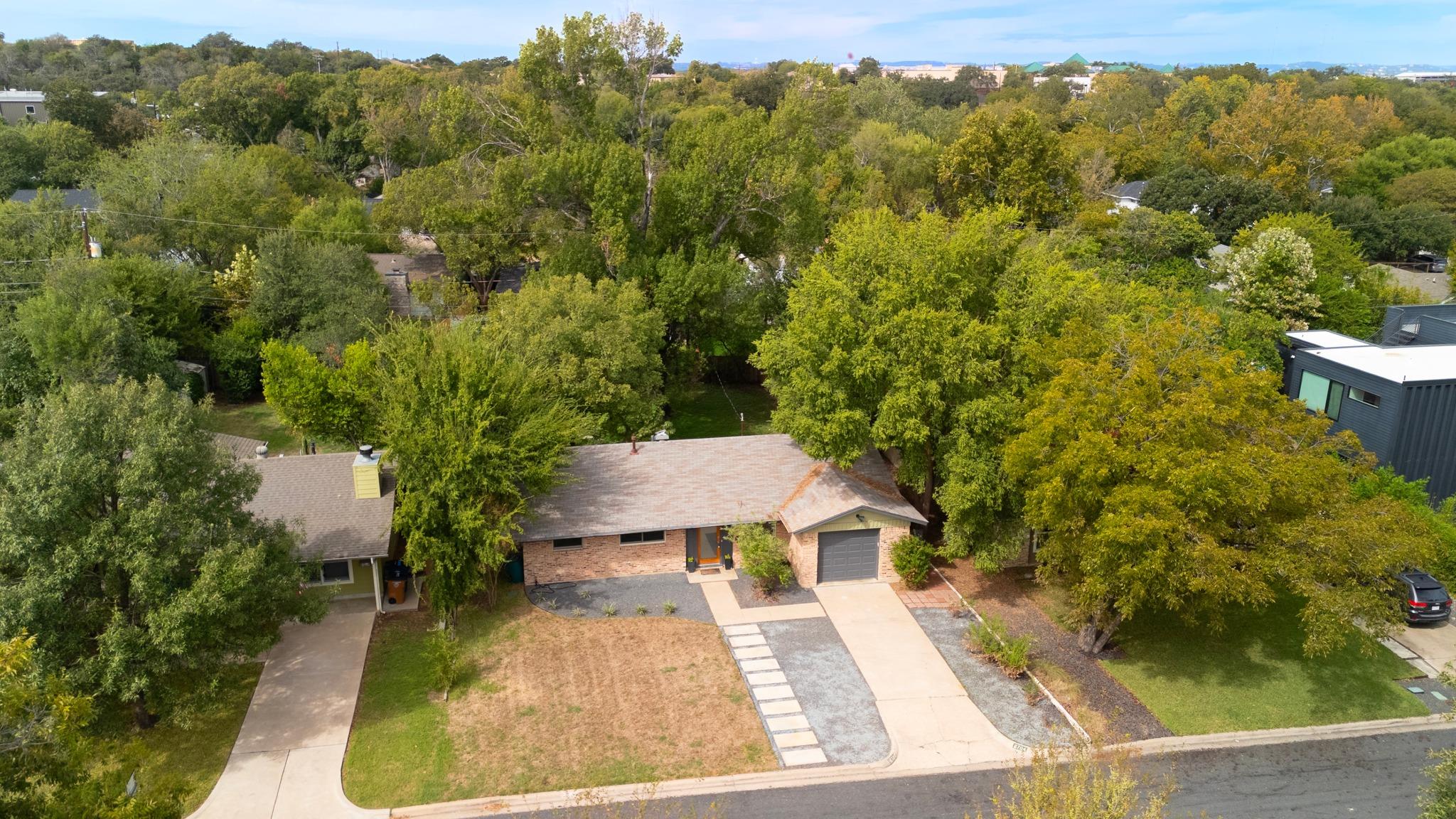 2704 Nottingham LN