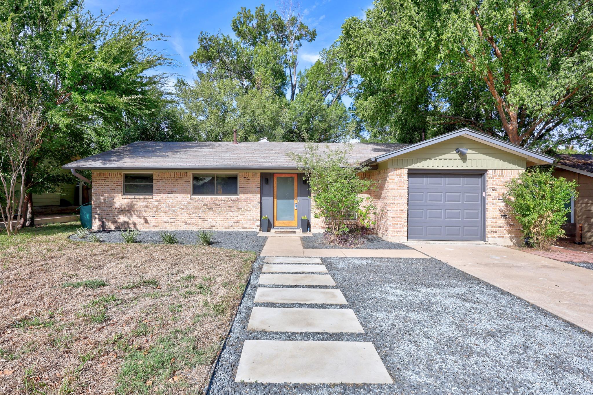 2704 Nottingham LN