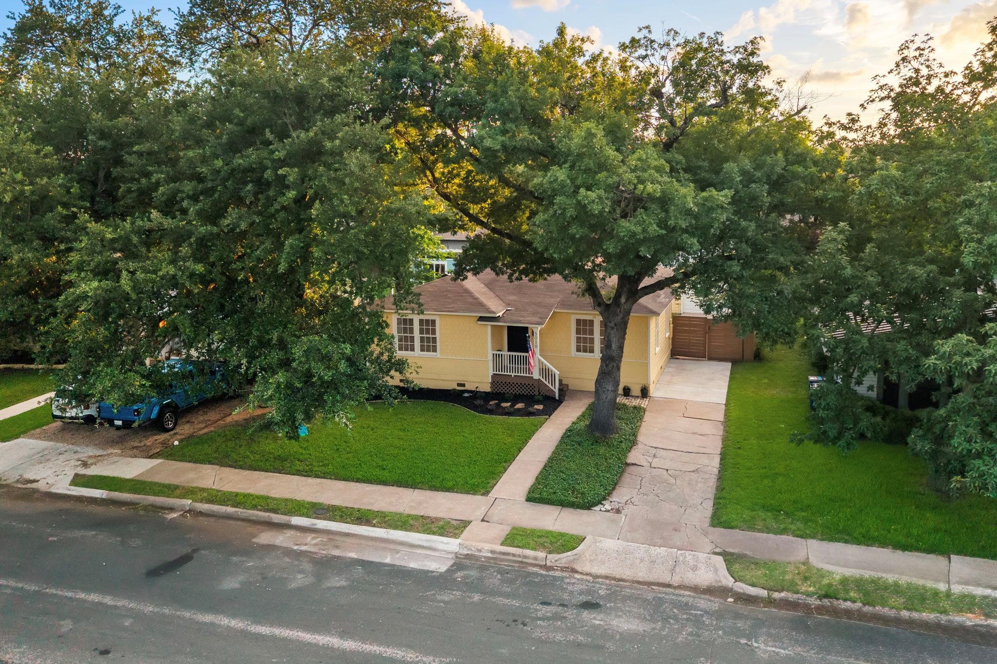 5010 W Frances PL