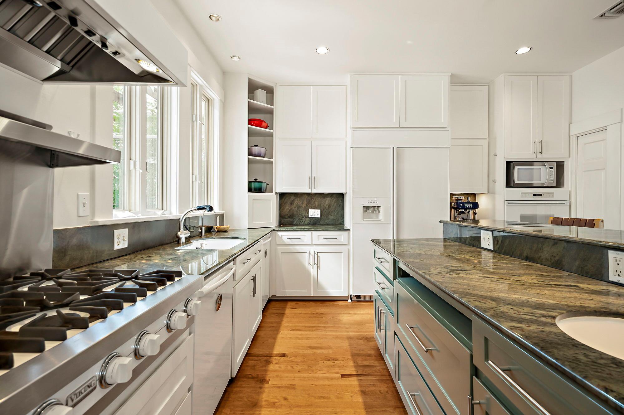 800 W Lynn ST